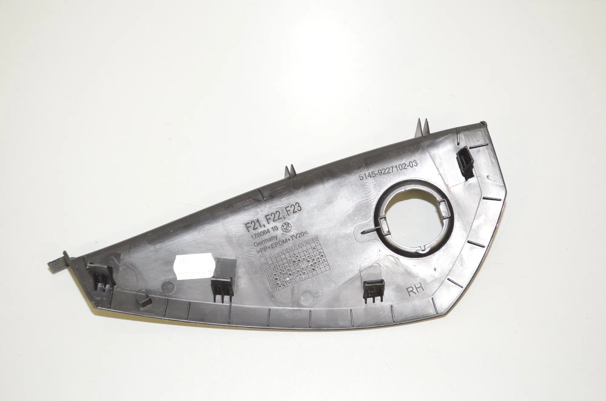 Dashboard Side Trim – OEM 9227102 · BMW 2 Cabrio (F23) 220 i 2017 – 3