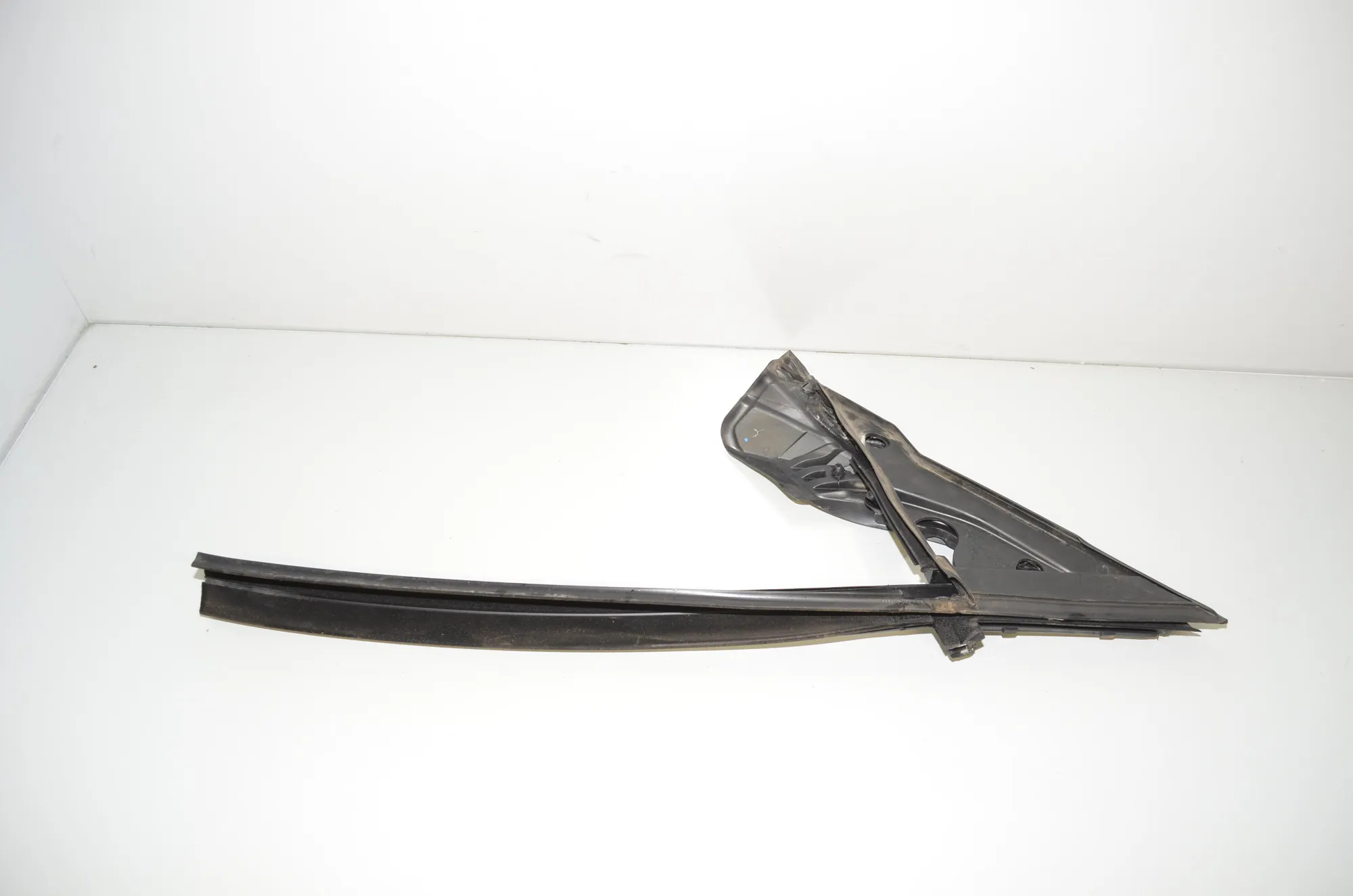 Front Left Door Seal Rubber – OEM 7268419 · BMW 2 Cabrio (F23) 220 i 2017 – 4