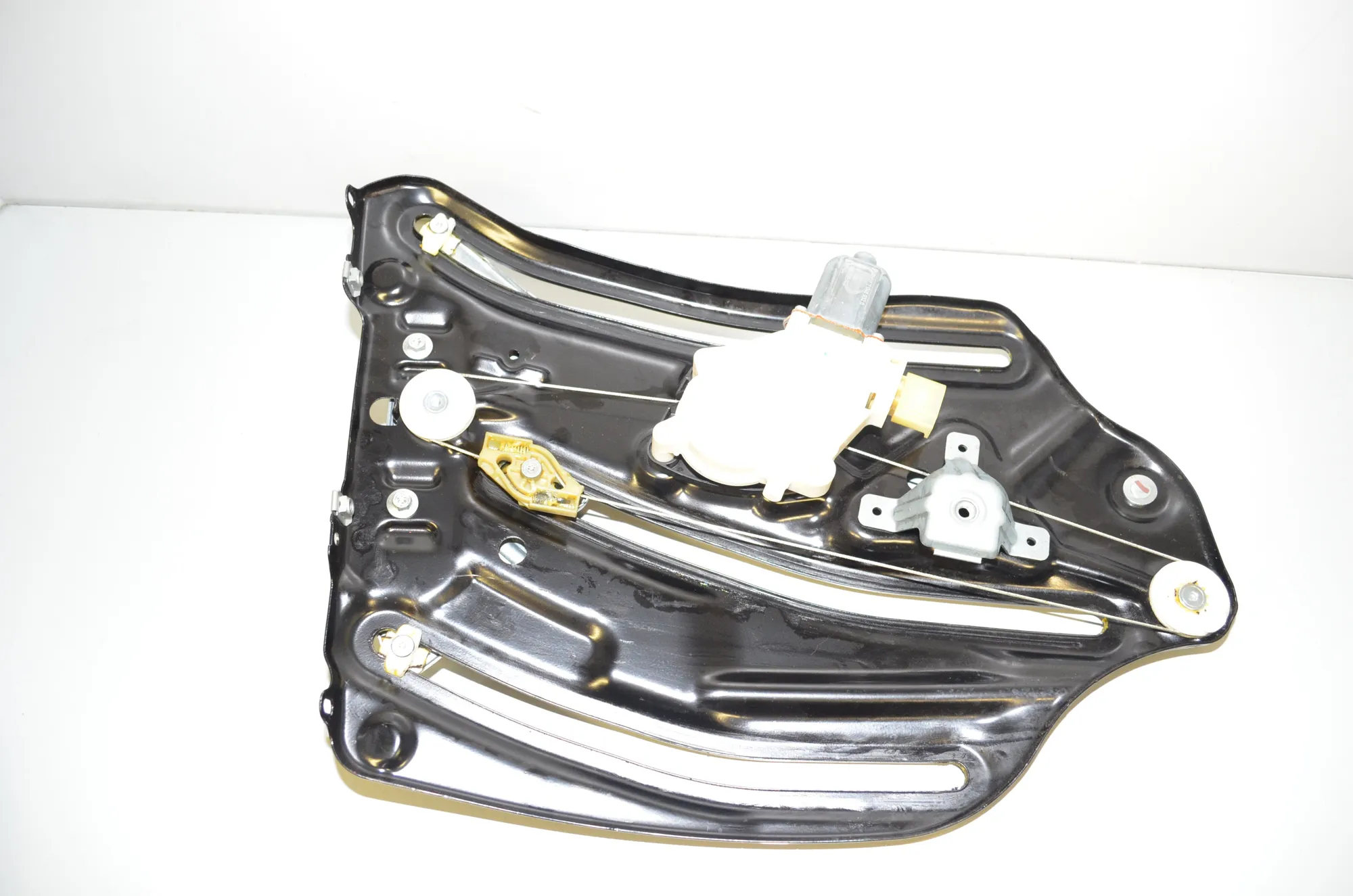 Rear Left Window Regulator – OEM 7363857 · BMW 2 Cabrio (F23) 220 i 2017 – 4
