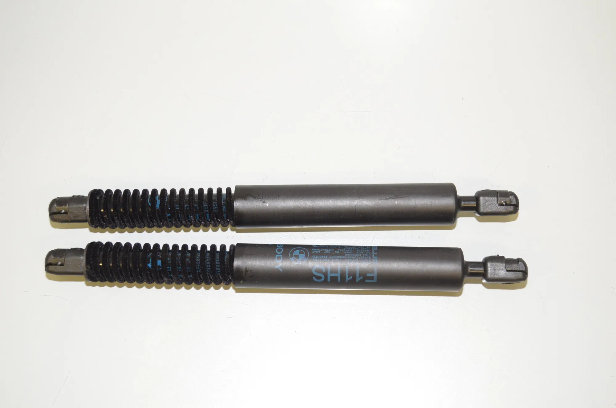 Left Side Tailgate Gas Strut – OEM 7210557 · BMW 5 Touring (F11) 530 d xDrive 2011 – 3