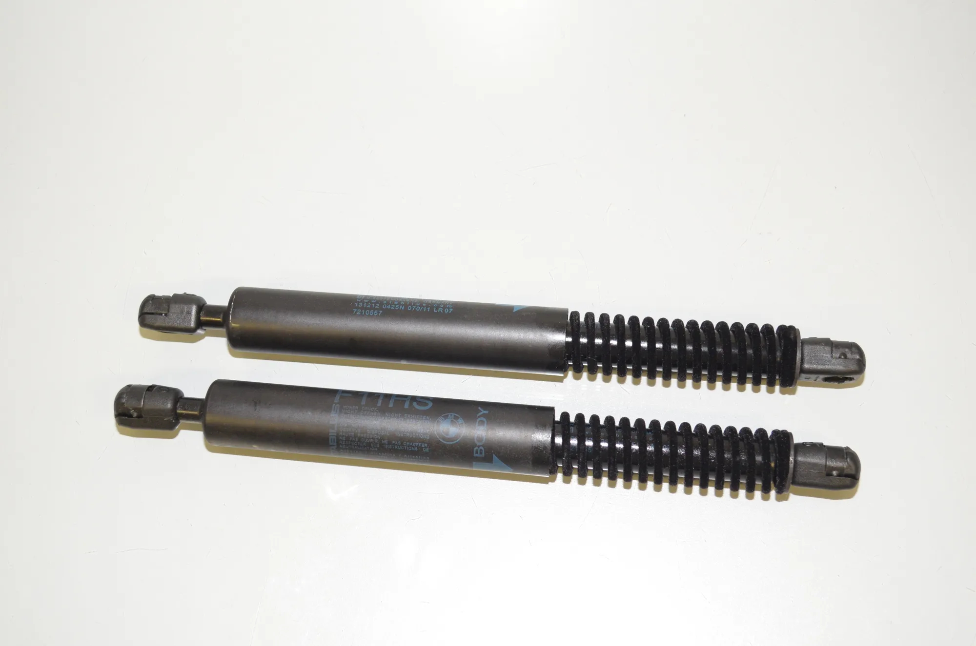 Left Side Tailgate Gas Strut – OEM 7210557 · BMW 5 Touring (F11) 530 d xDrive 2011 – 2