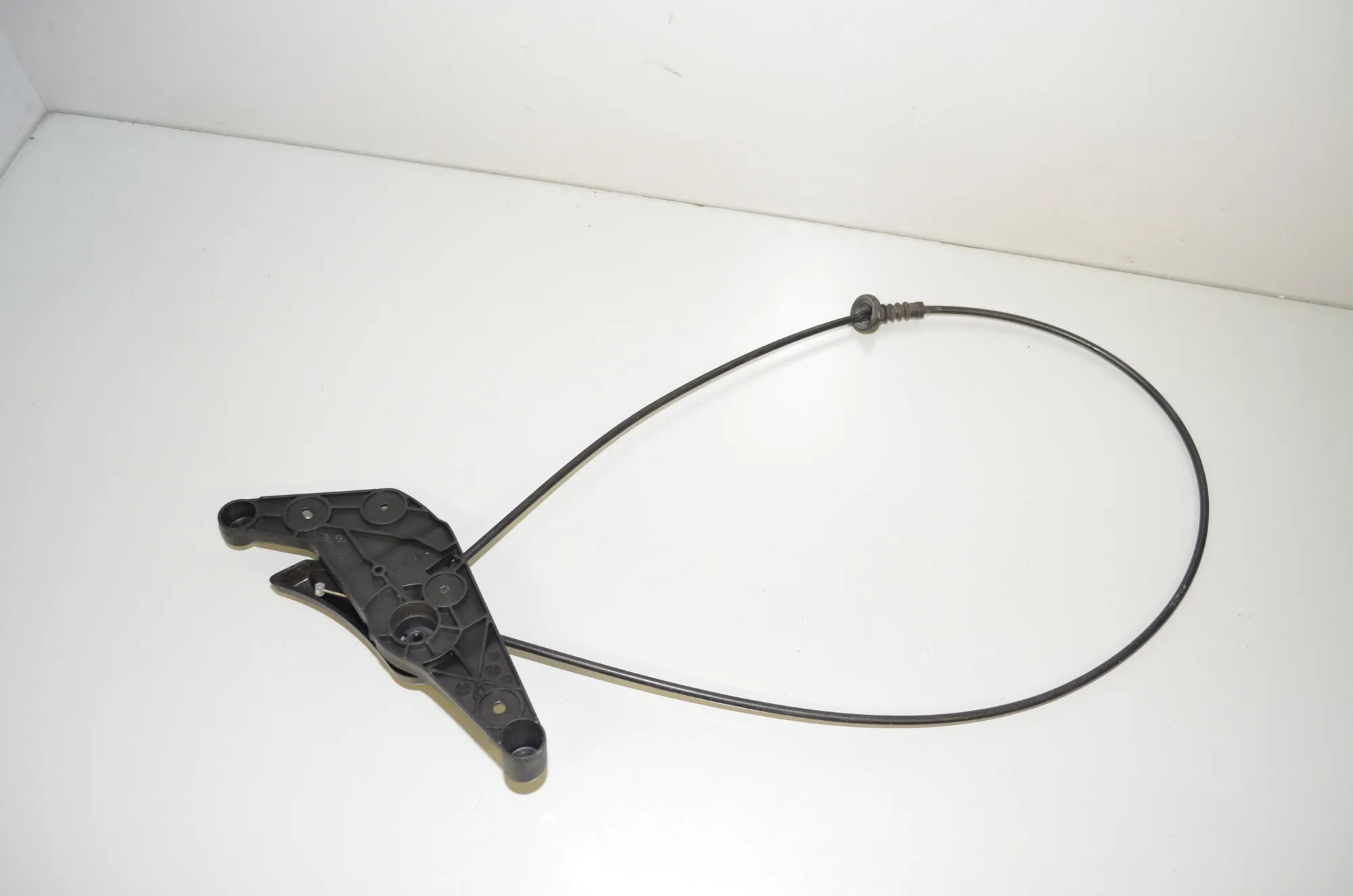 Bonnet Release Handle – OEM 9114002 · BMW 5 Touring (F11) 530 d xDrive 2011 – 3