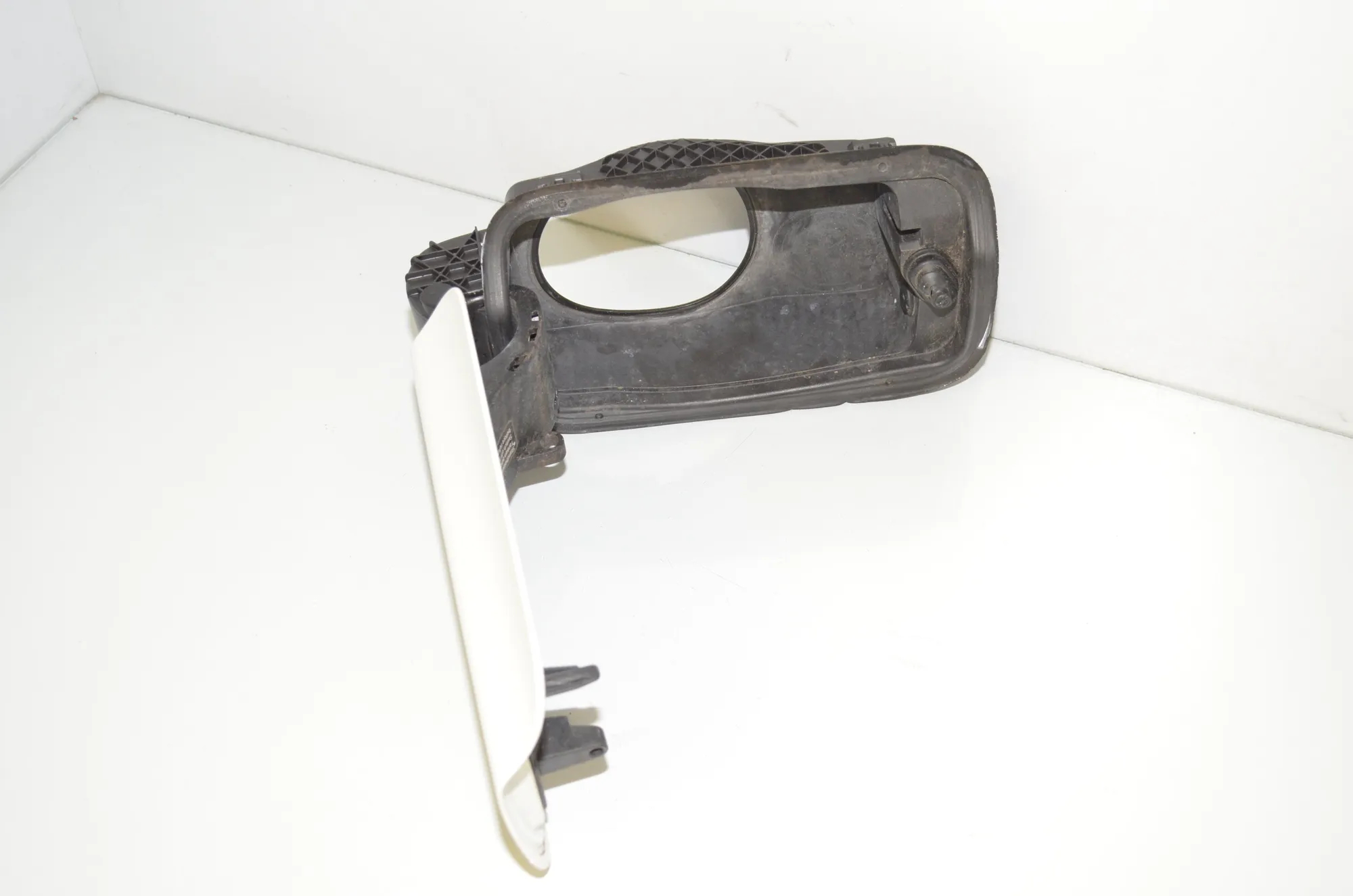 Fuel Tank Flap Cap – OEM 7217767 · BMW 5 Touring (F11) 530 d xDrive 2011 – 4