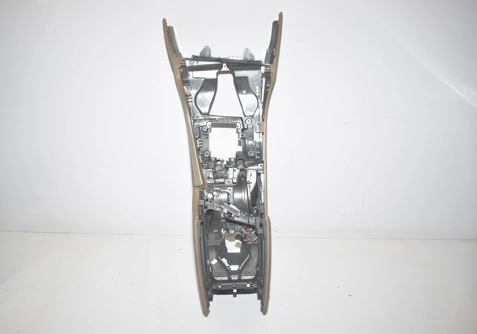 Center Console – OEM 9288913 · BMW 5 Touring (F11) 530 d 2015 – 5