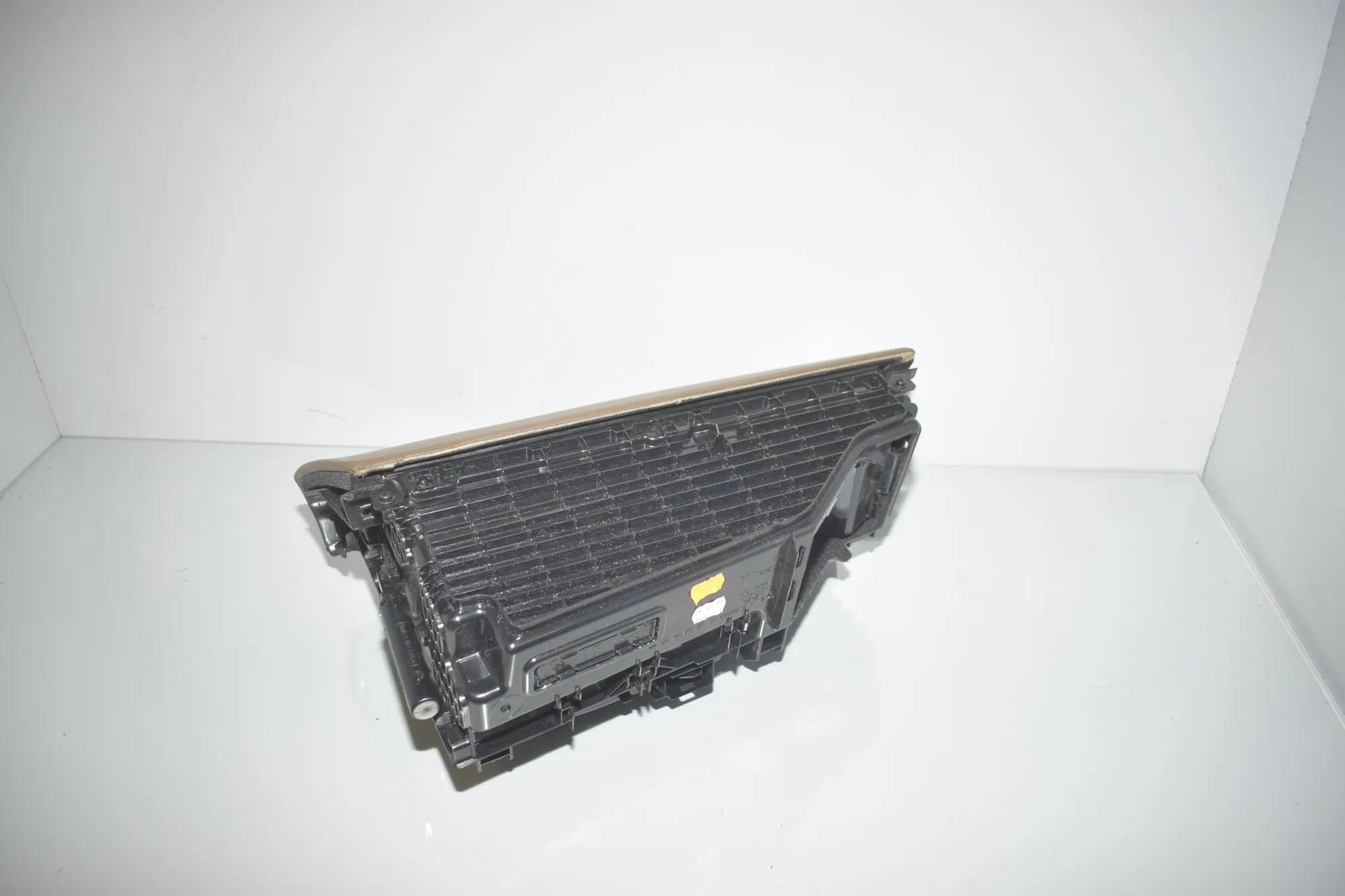 Glove Compartment – OEM 9166683 · BMW 5 Touring (F11) 530 d 2015 – 5