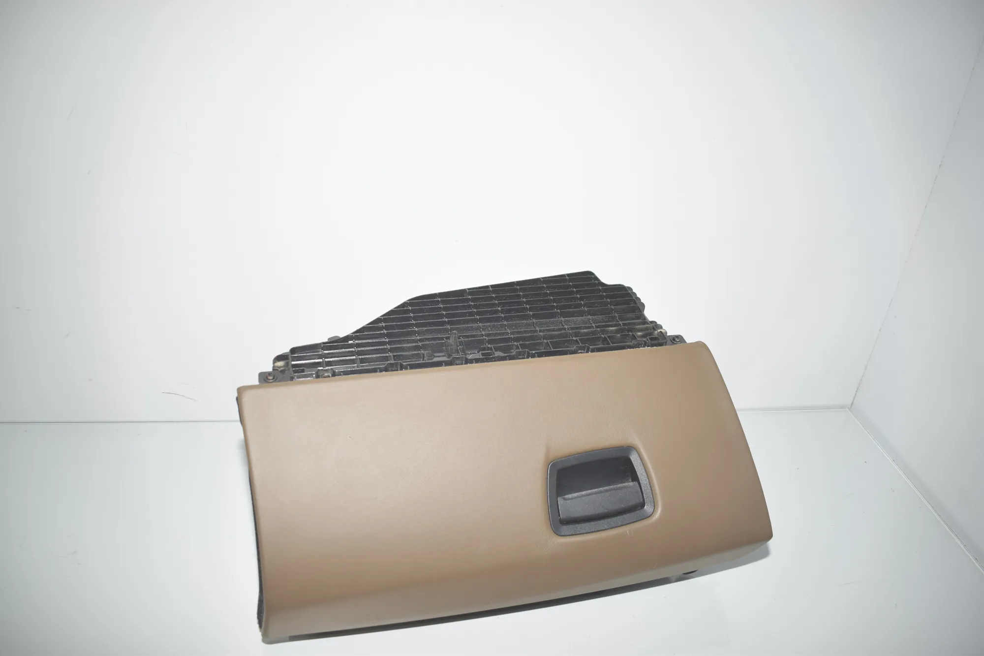 Glove Compartment – OEM 9166683 · BMW 5 Touring (F11) 530 d 2015 – 2