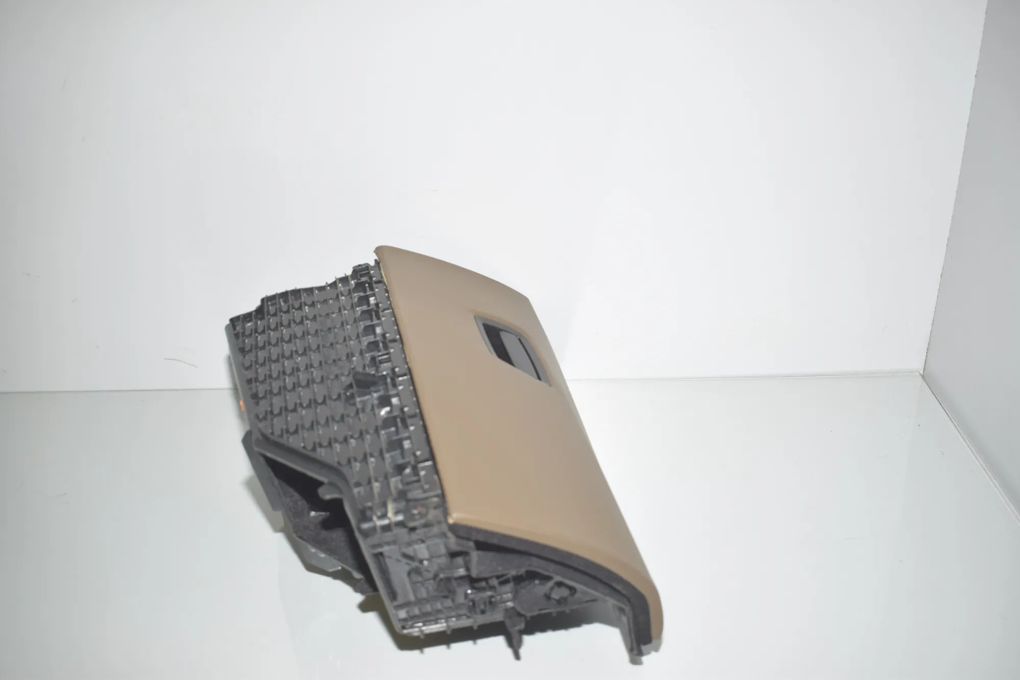 Glove Compartment – OEM 9166683 · BMW 5 Touring (F11) 530 d 2015 – 3
