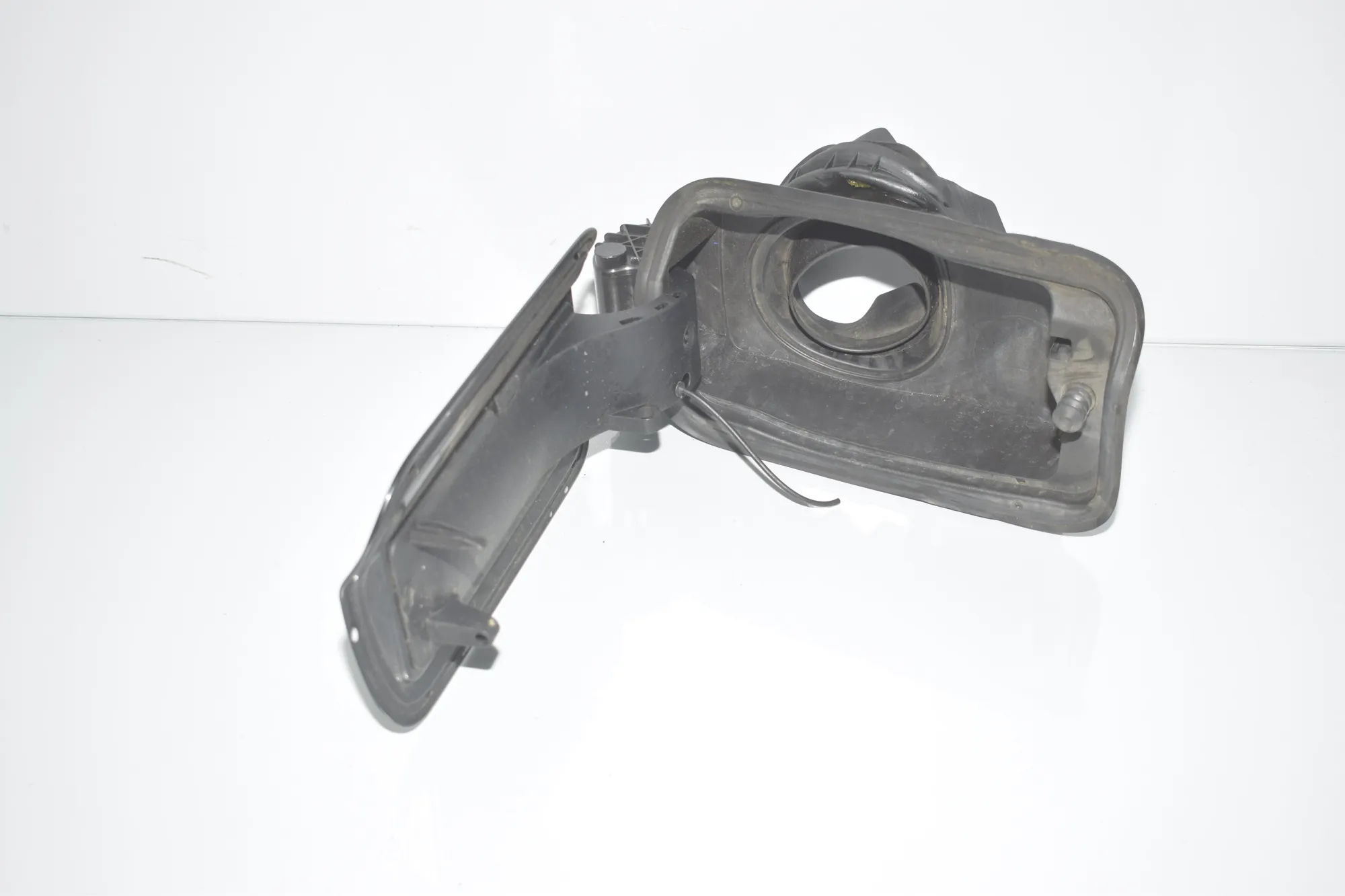Fuel Tank Flap Cap – OEM 7217767 · BMW 5 Touring (F11) 530 d 2015 – 6