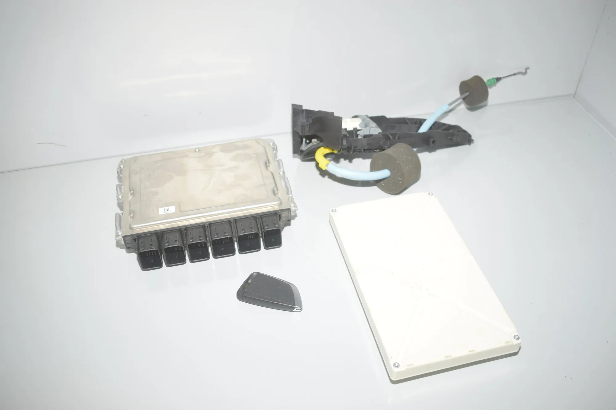 Engine Ignition ECU Set – OEM 5A46251 · BMW 3 Touring (G21) (2019 - -) 330 e Plug-in-Hybrid 2021 – 4