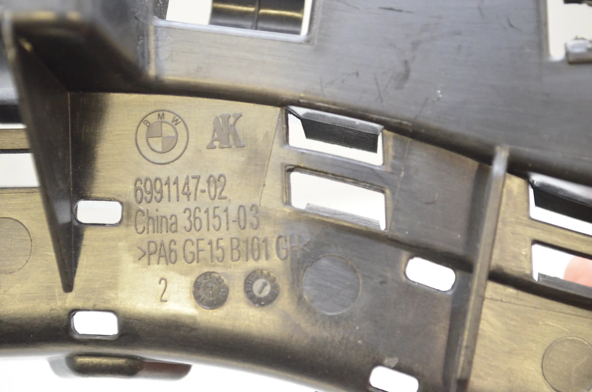 Bracket – OEM 6991147 · BMW 3 Touring (G21) (2019 - -) 330 e Plug-in-Hybrid 2021 – 5