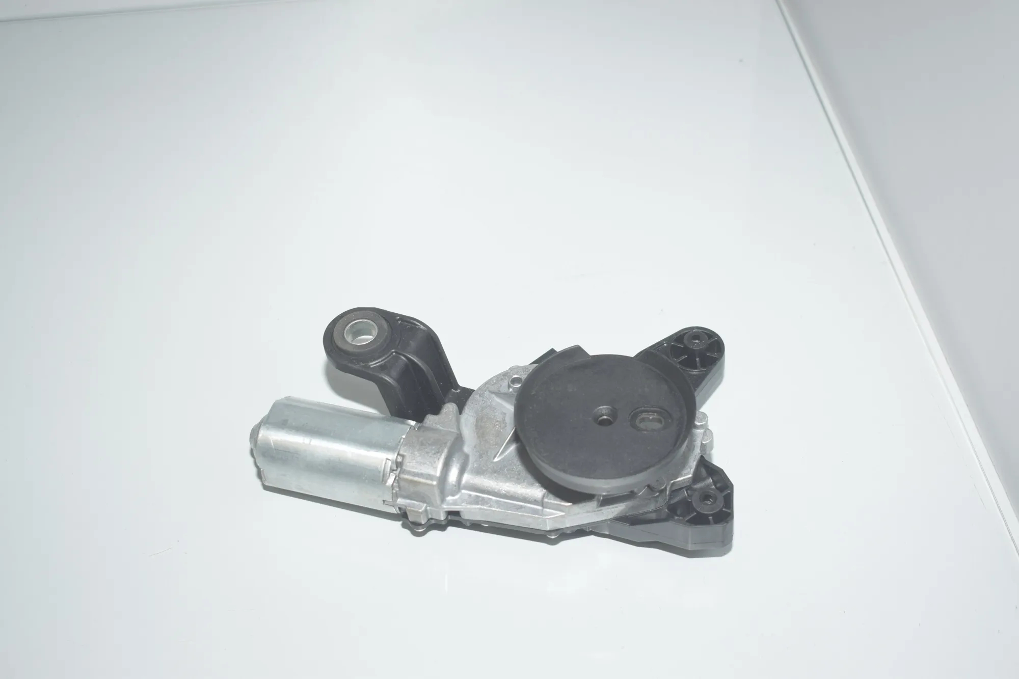 Tailgate Window Wiper Motor – OEM 7213233 · BMW 5 Touring (F11) 530 d xDrive 2011 – 2