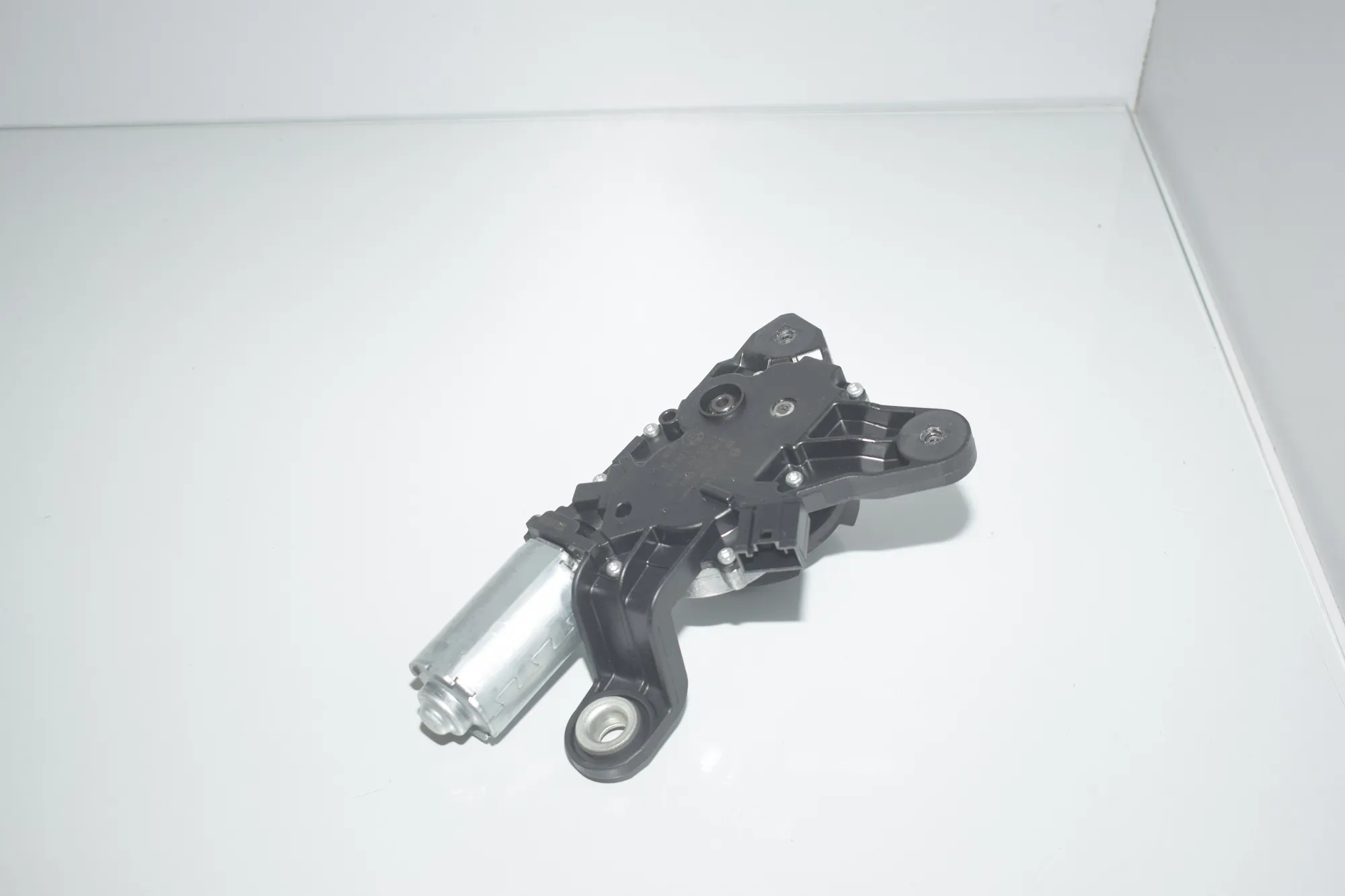 Tailgate Window Wiper Motor – OEM 7213233 · BMW 5 Touring (F11) 530 d xDrive 2011 – 3