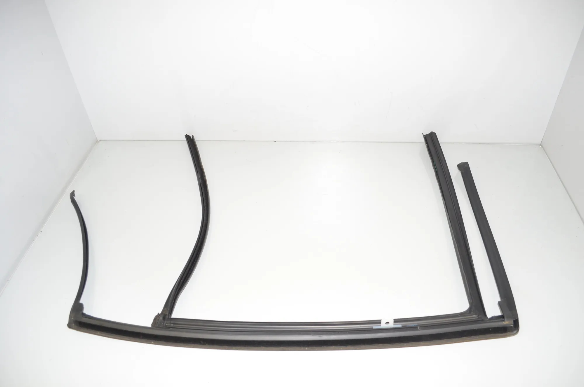 Rear Right Door Rubber Seal – OEM 7407403 · BMW 3 Touring (G21) (2019 - -) 330 e Plug-in-Hybrid 2021 – 2
