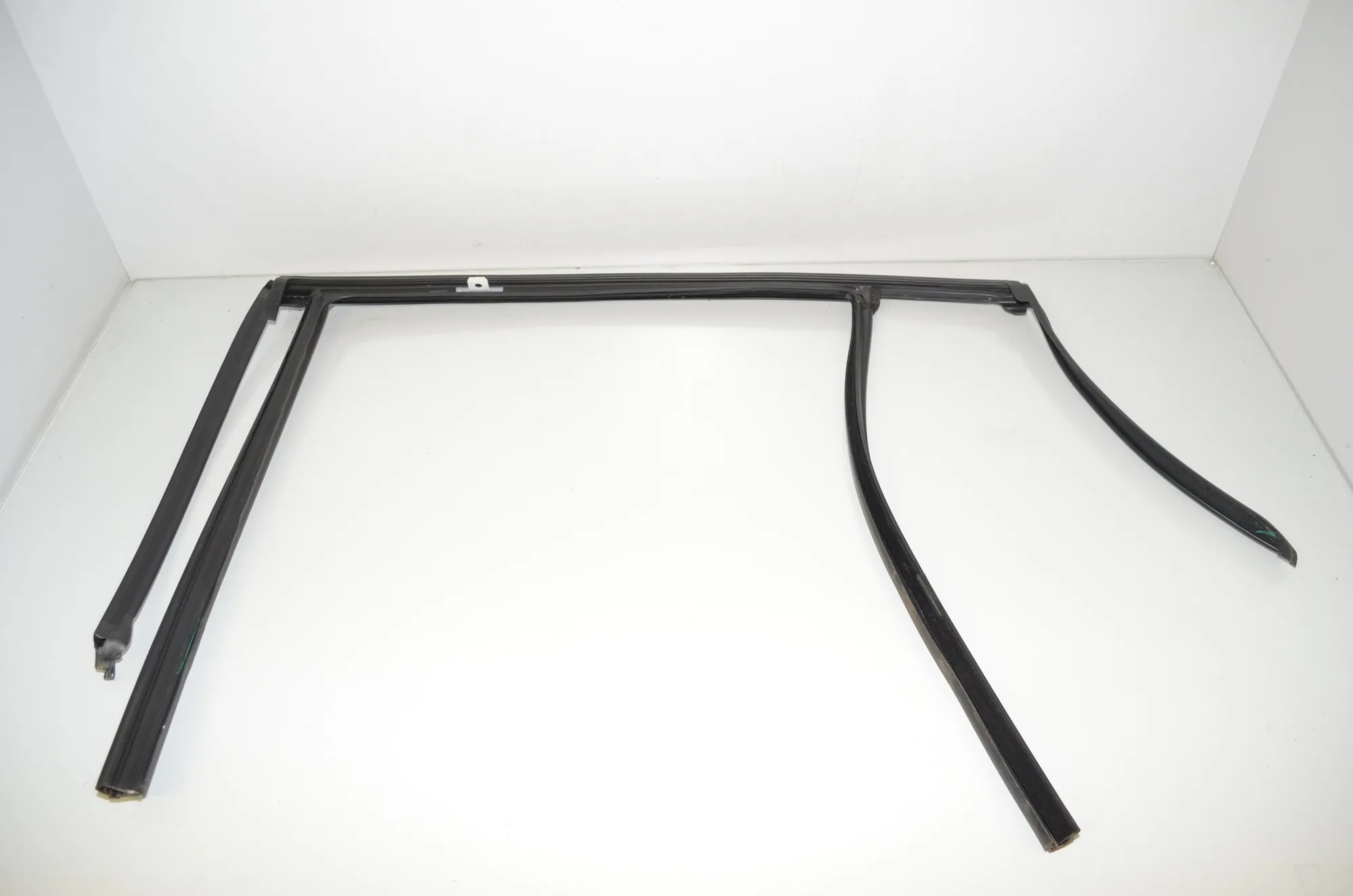 Rear Right Door Rubber Seal – OEM 7407403 · BMW 3 Touring (G21) (2019 - -) 330 e Plug-in-Hybrid 2021