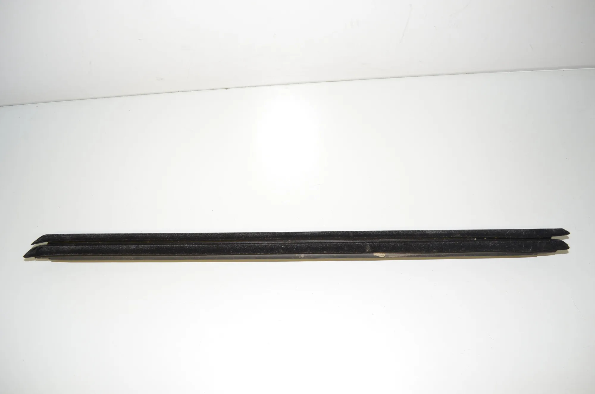 Front Left Door Window Strip – OEM 7407419 · BMW 3 Touring (G21) (2019 - -) 330 e Plug-in-Hybrid 2021