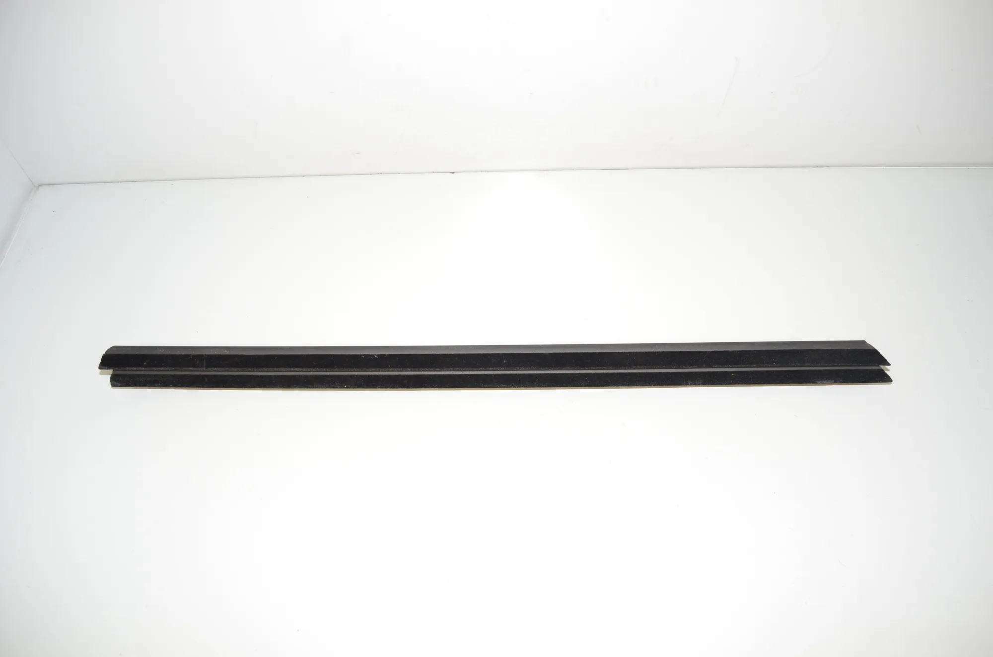Front Right Door Window Molding – OEM 7407420 · BMW 3 Touring (G21) (2019 - -) 330 e Plug-in-Hybrid 2021