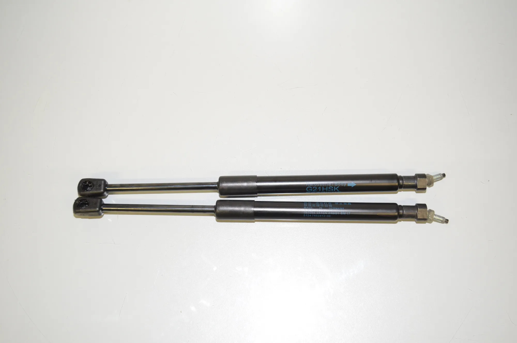 Left Side Tailgate Gas Strut – OEM 7453412 · BMW 3 Touring (G21) (2019 - -) 330 e Plug-in-Hybrid 2021