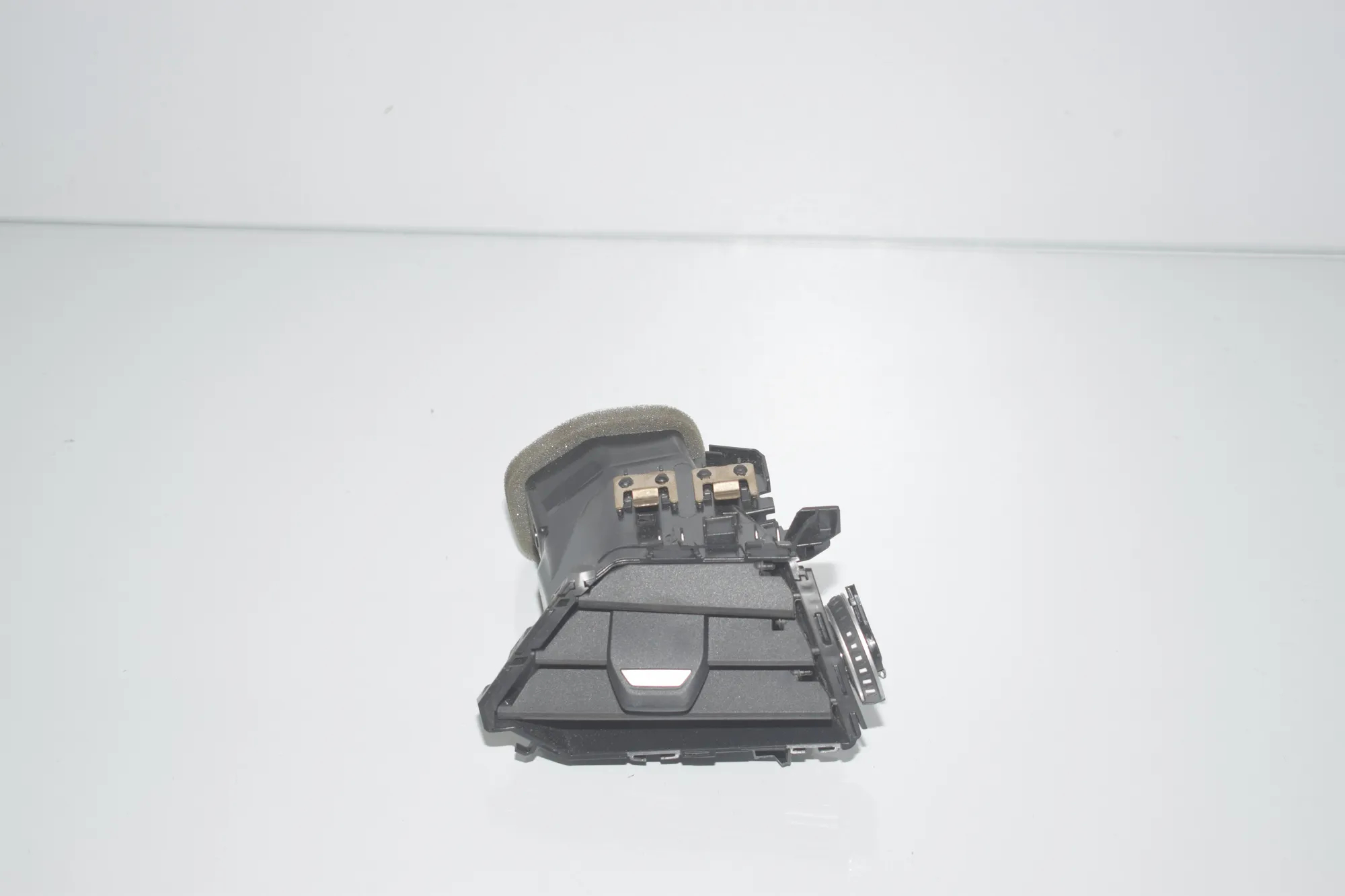 Dashboard Air Vents – OEM 6805563 · BMW 3 Touring (G21) BMW 3 Touring (G21) 320 d xDrive 2023