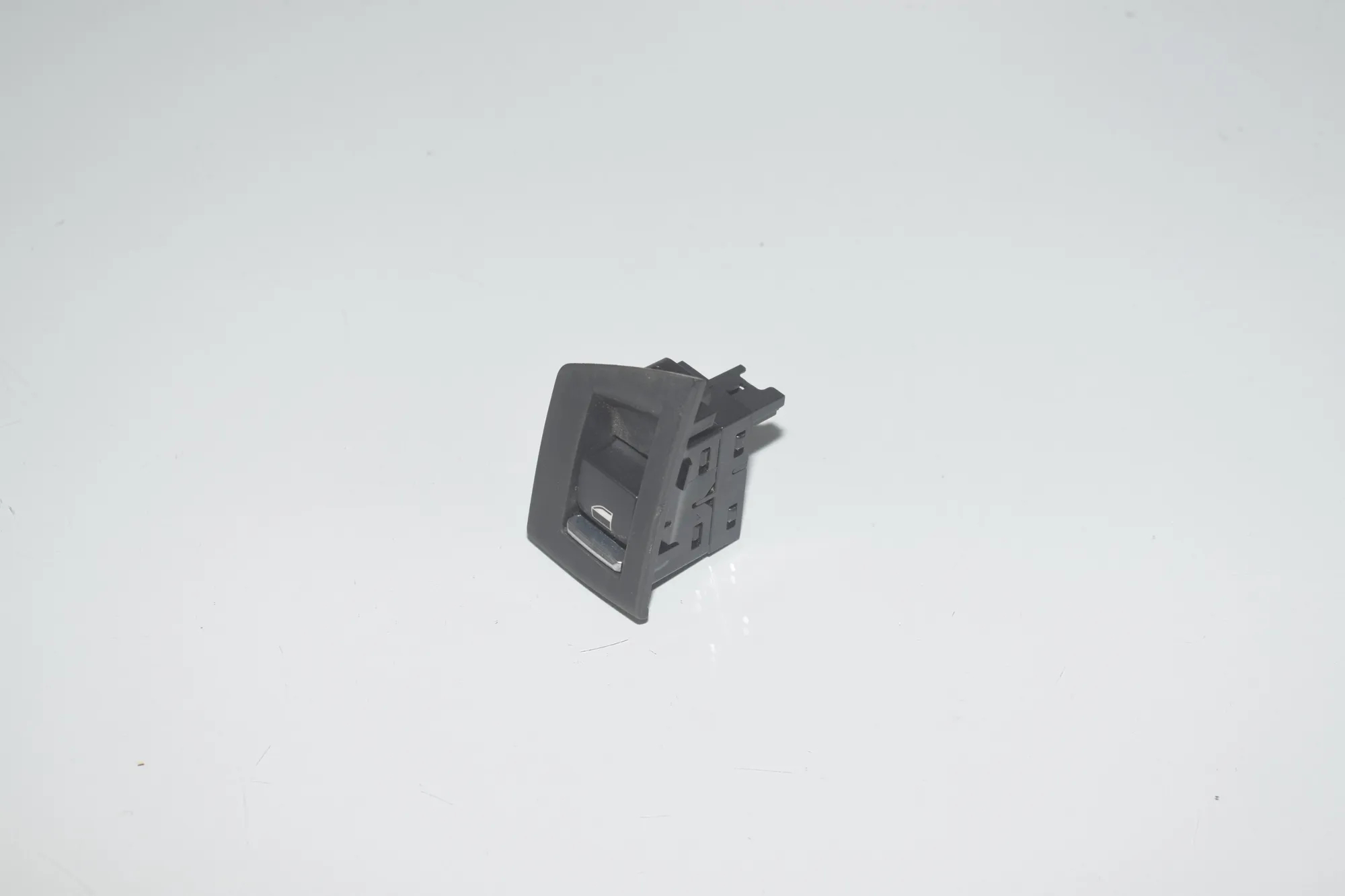 Front Right Door Window Switch – OEM 9163527 · BMW 5 Touring (F11) 530 d xDrive 2011 – 3