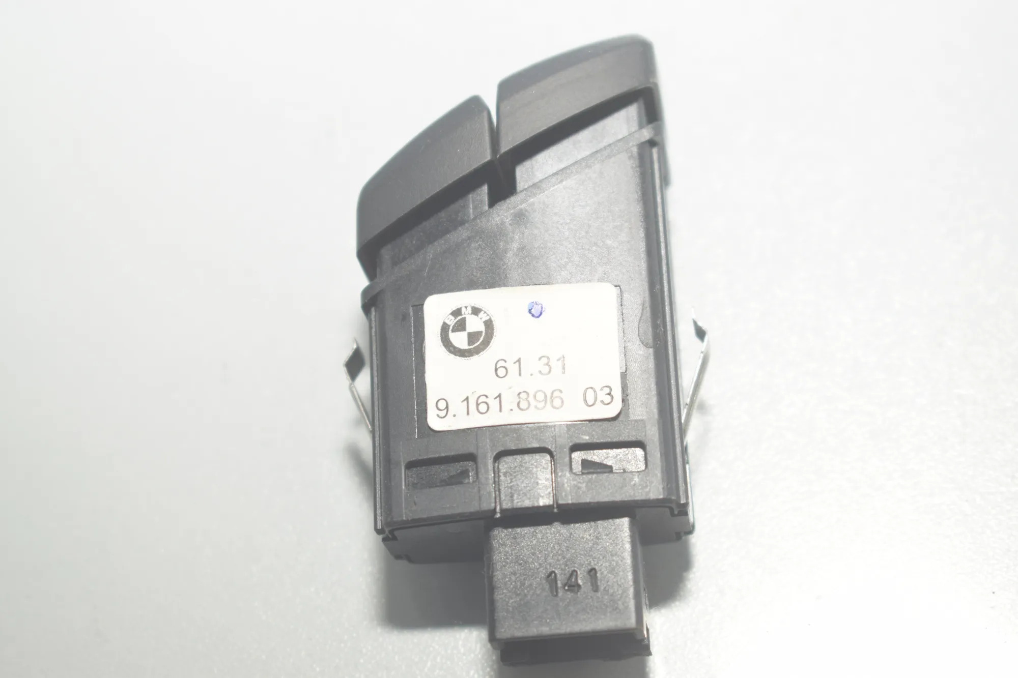 Hazard Button – OEM 9161896 · BMW 5 Touring (F11) 530 d xDrive 2011 – 5