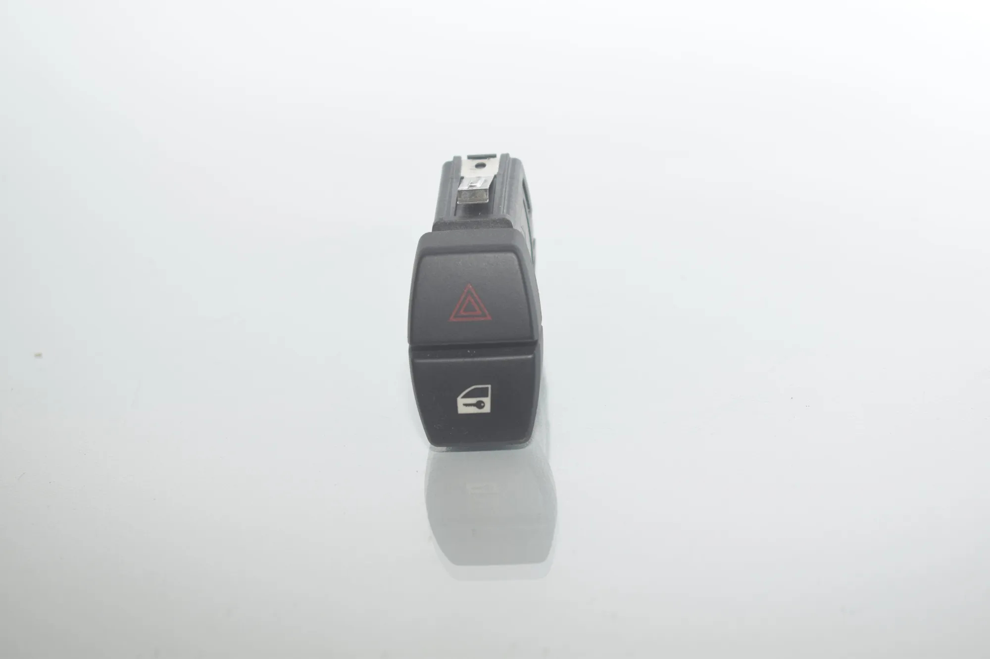 Hazard Button – OEM 9161896 · BMW 5 Touring (F11) 530 d xDrive 2011 – 2