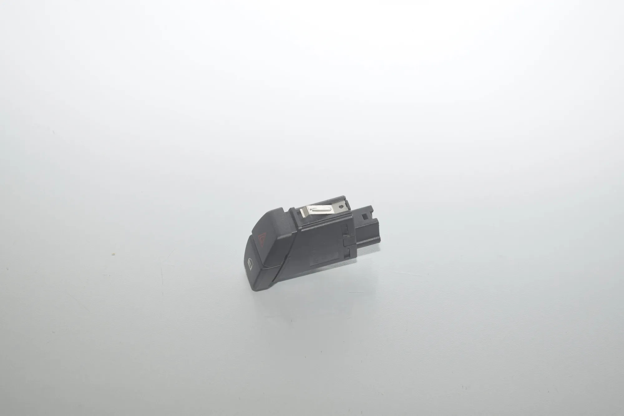 Hazard Button – OEM 9161896 · BMW 5 Touring (F11) 530 d xDrive 2011 – 3
