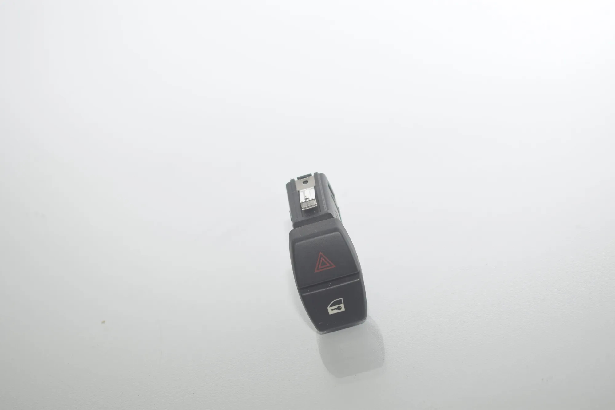 Hazard Button – OEM 9161896 · BMW 5 Touring (F11) 530 d xDrive 2011