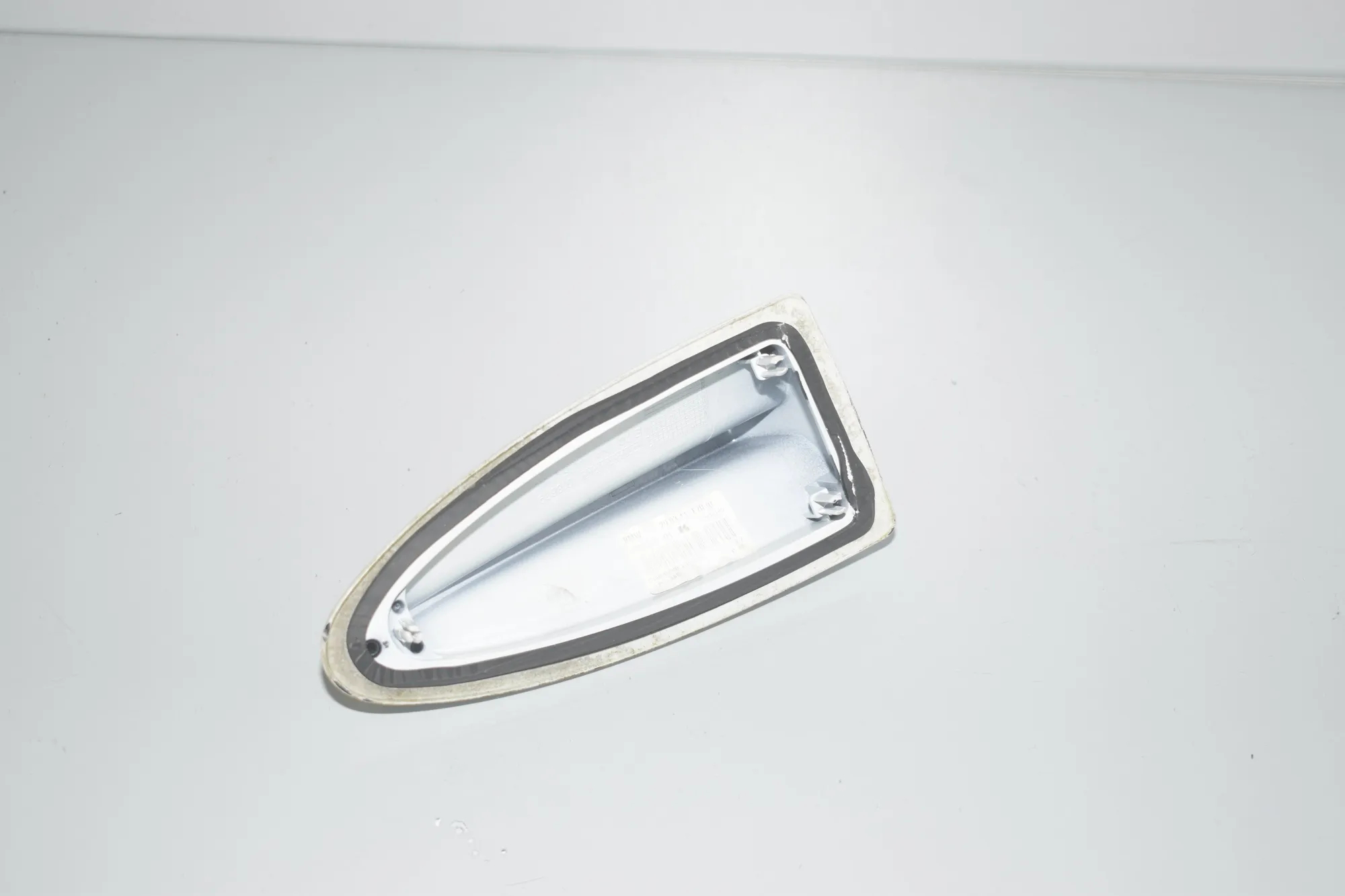 Antenna Trim – OEM 6972573 · BMW 5 Touring (F11) 530 d xDrive 2011 – 4