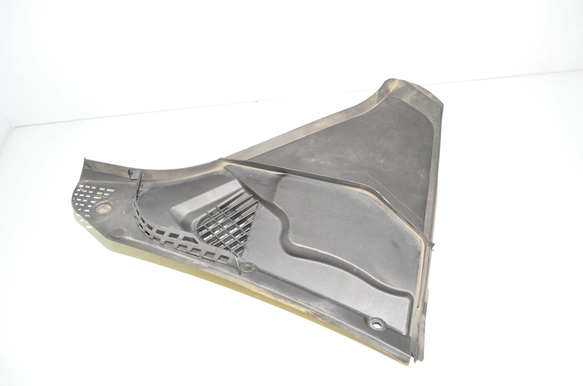 Front Wiper Cowl Trim – OEM 6987605 · BMW 5 Touring (F11) 530 d 2015