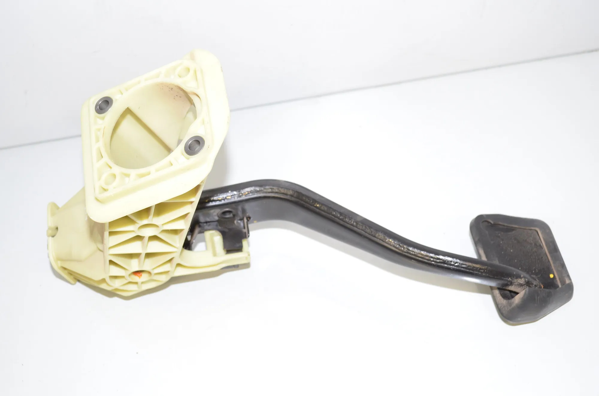 Brake Pedal – OEM 6799891 · BMW 5 Touring (F11) 530 d 2015 – 4