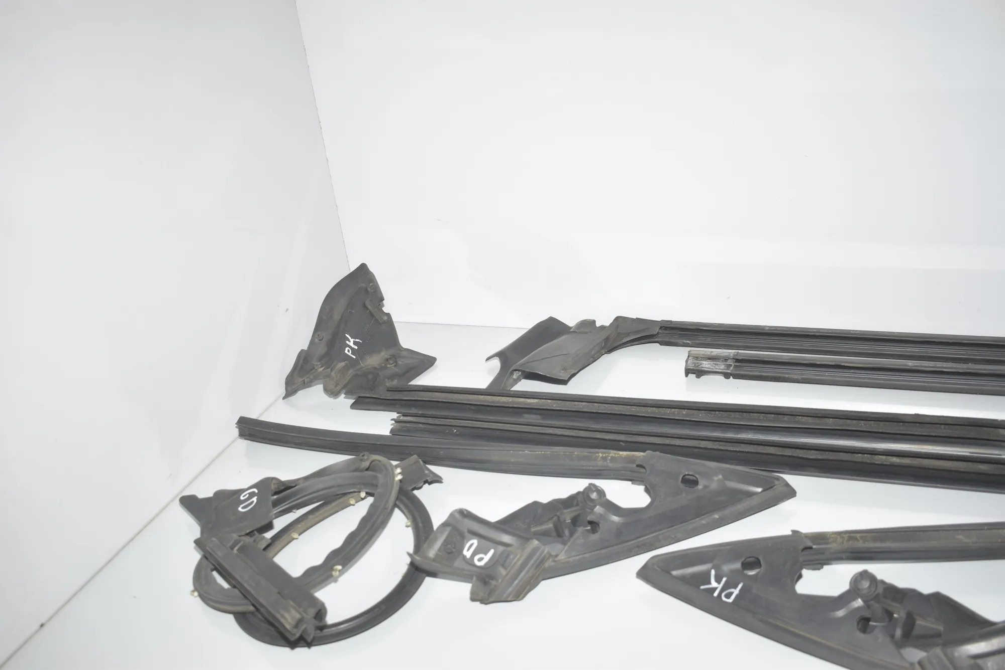 Rear Left Door Seal Rubber – OEM 7275313 · BMW 6 Gran Coupe (F06) 650 i xDrive 2013 – 3