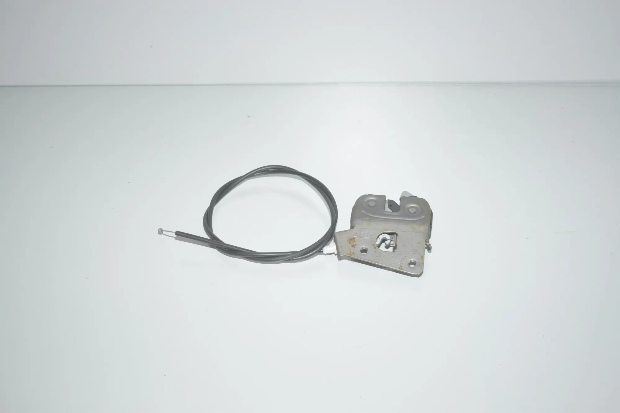 Rear Seat Backrest Lock – OEM 7112864 · BMW 6 Gran Coupe (F06) 650 i xDrive 2013 – 4