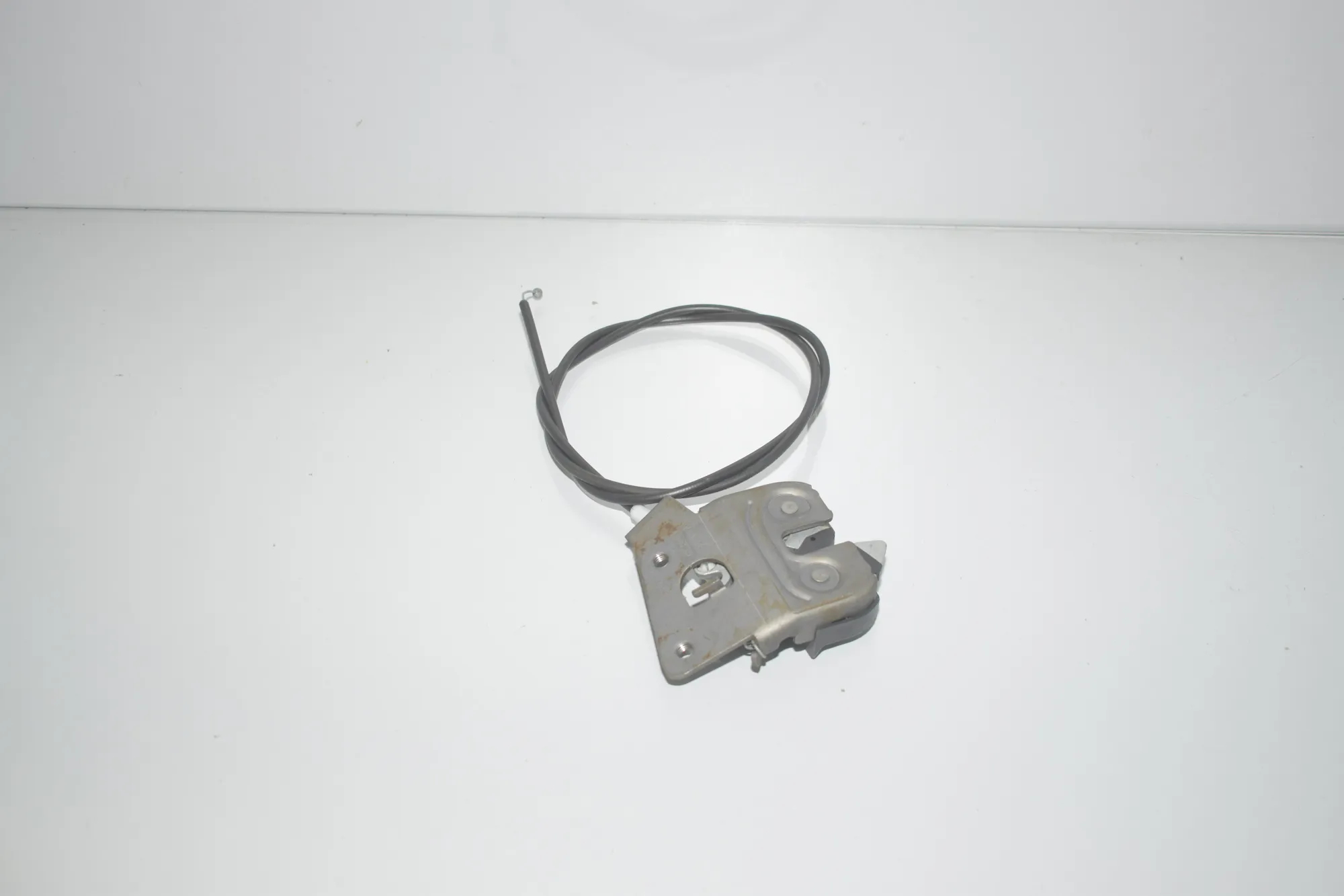 Rear Seat Backrest Lock – OEM 7112864 · BMW 6 Gran Coupe (F06) 650 i xDrive 2013