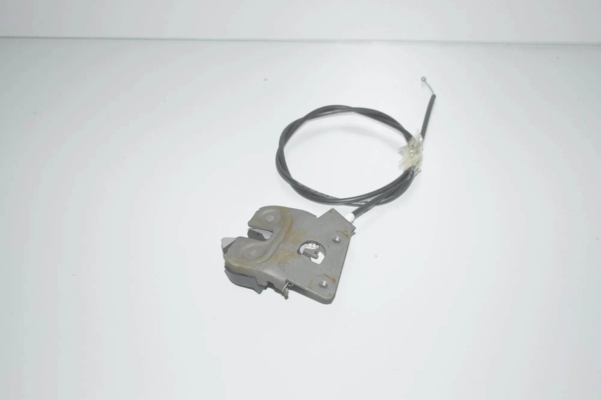 Rear Seat Backrest Lock – OEM 7112863 · BMW 6 Gran Coupe (F06) 650 i xDrive 2013