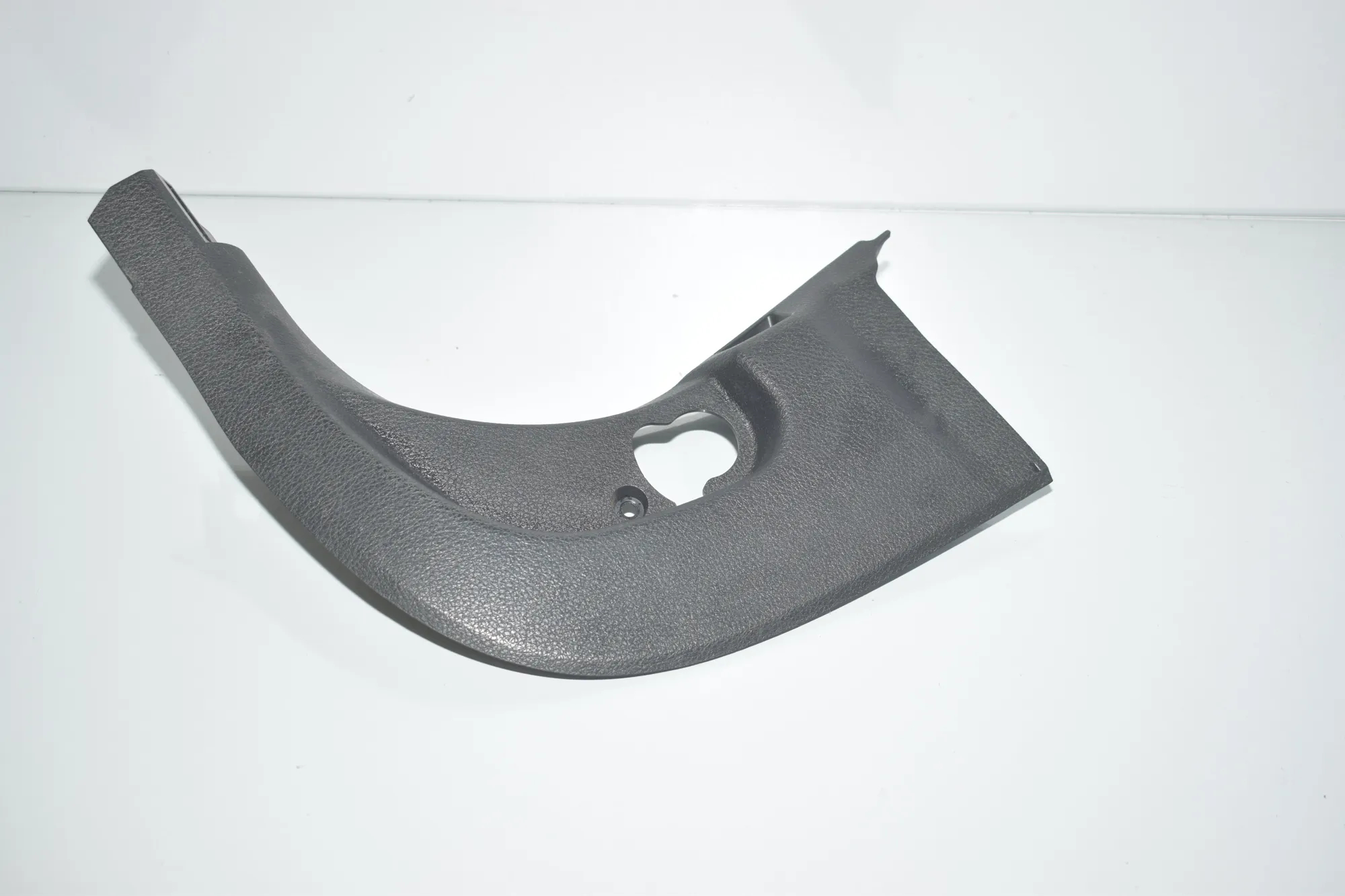 Front Left Interior Step Trim – OEM 7328013 · BMW 6 Gran Coupe (F06) 650 i xDrive 2013 – 2
