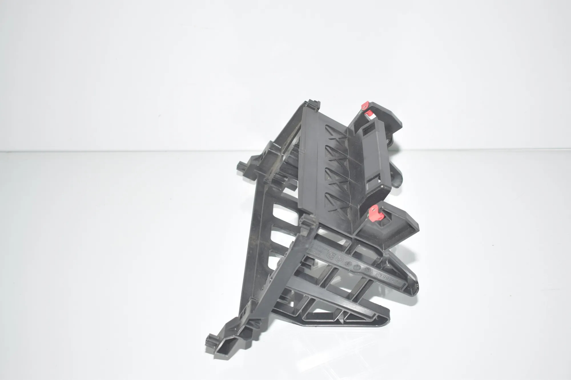 Bracket – OEM 105023891 · BMW 6 Gran Coupe (F06) 650 i xDrive 2013 – 2