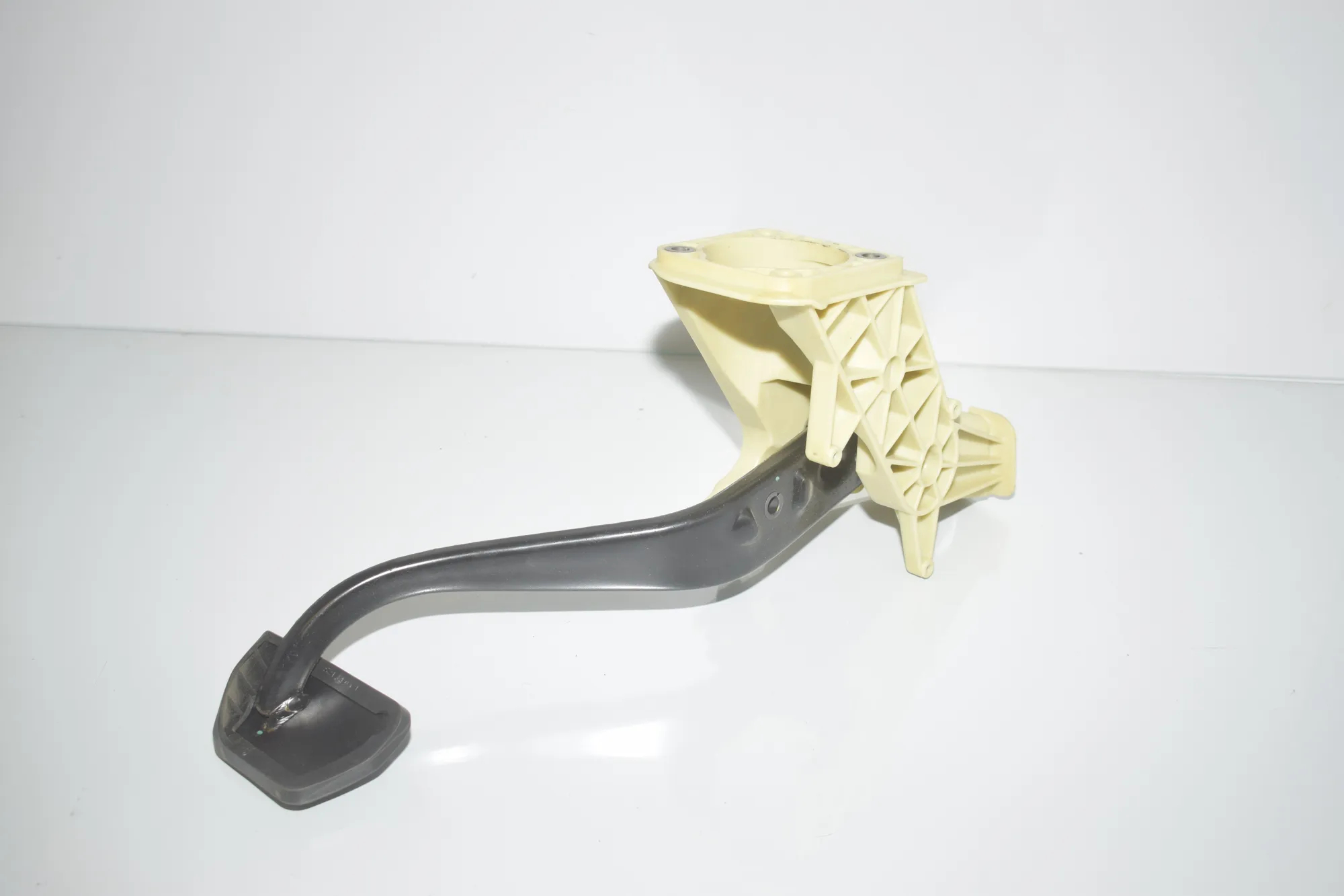 Brake Pedal – OEM 6782665 · BMW 6 Gran Coupe (F06) 650 i xDrive 2013 – 4