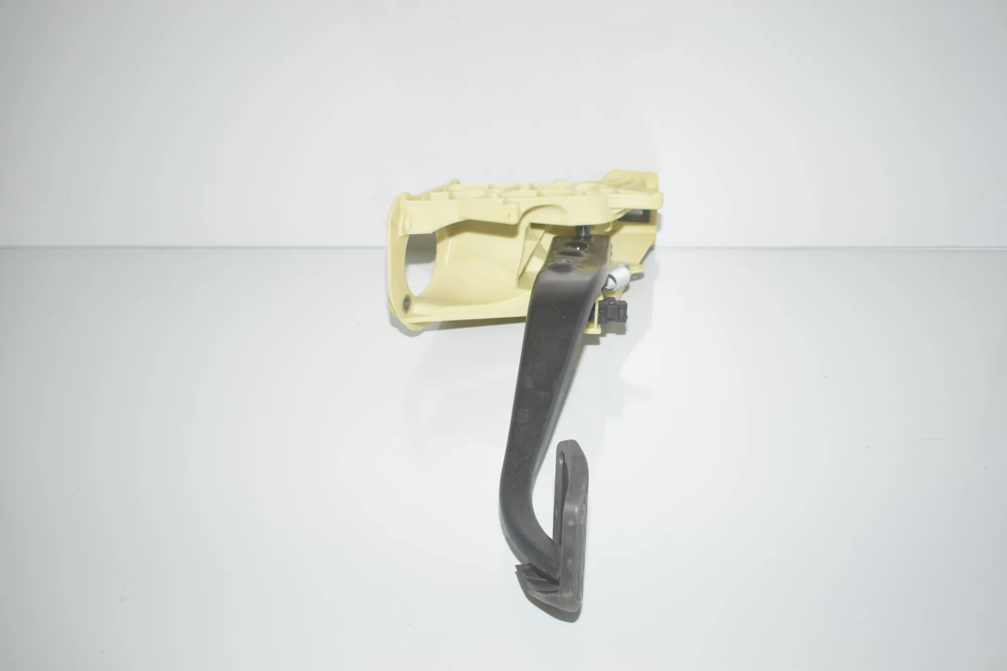Brake Pedal – OEM 6782665 · BMW 6 Gran Coupe (F06) 650 i xDrive 2013 – 3