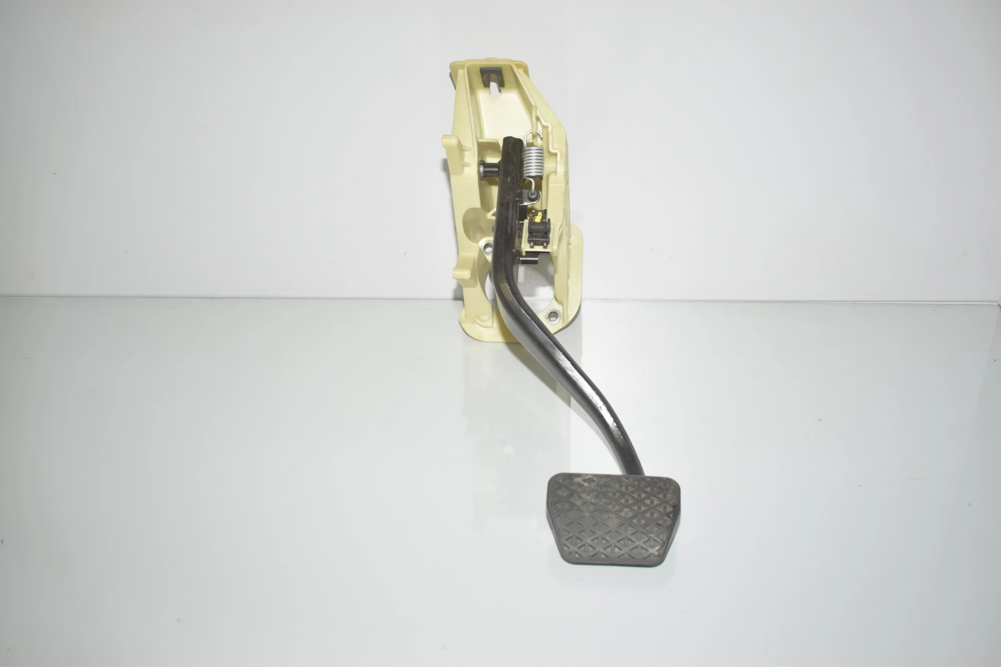 Brake Pedal – OEM 6782665 · BMW 6 Gran Coupe (F06) 650 i xDrive 2013