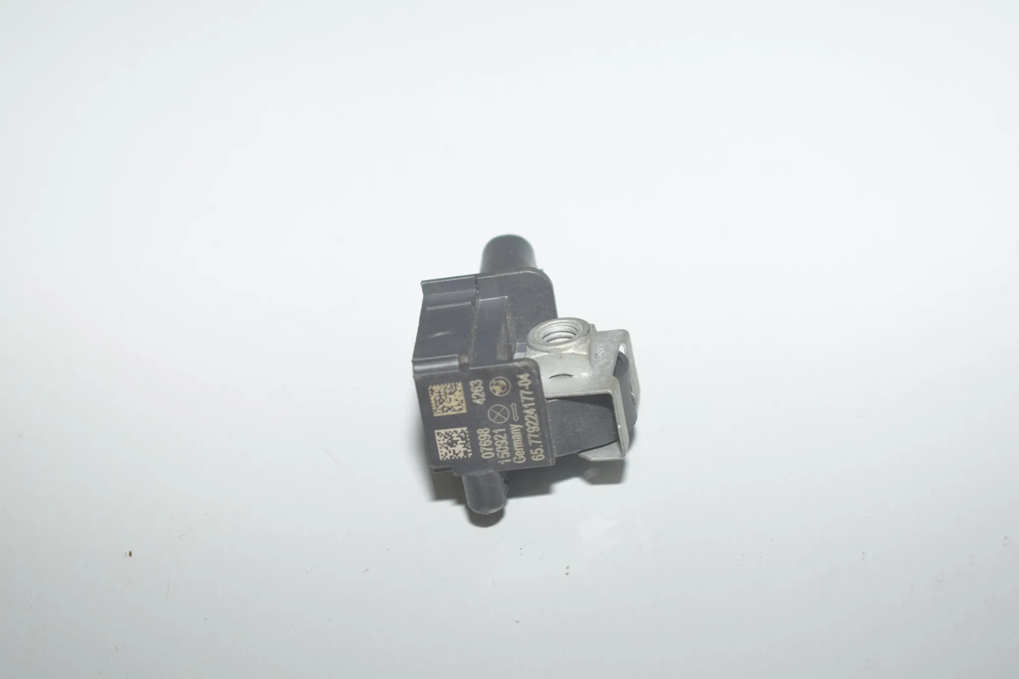 Front Left Impact Sensor – OEM 9224177 · BMW 5 Touring (F11) 530 d 2015 – 4