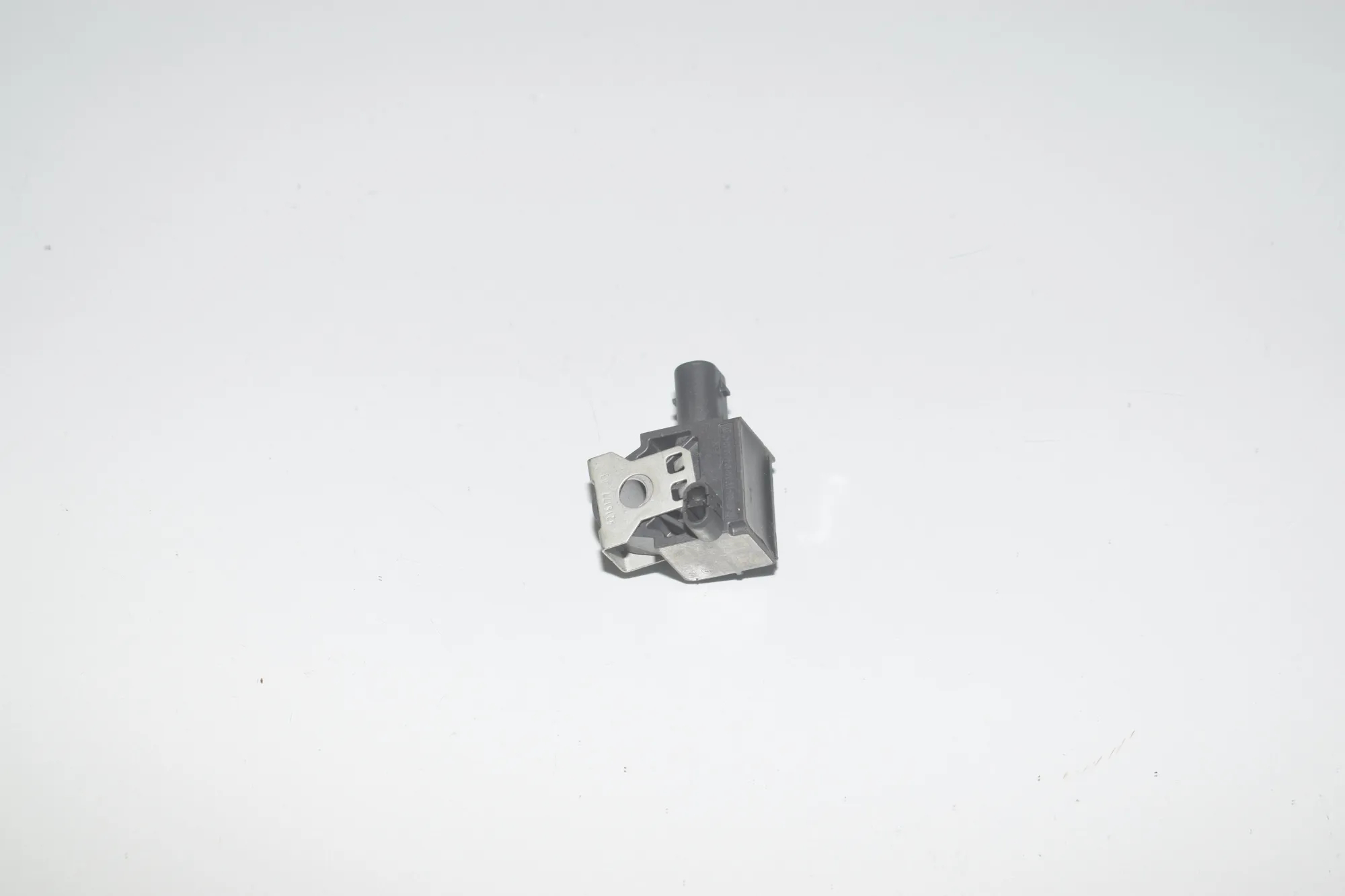 Front Left Impact Sensor – OEM 9224177 · BMW 5 Touring (F11) 530 d 2015
