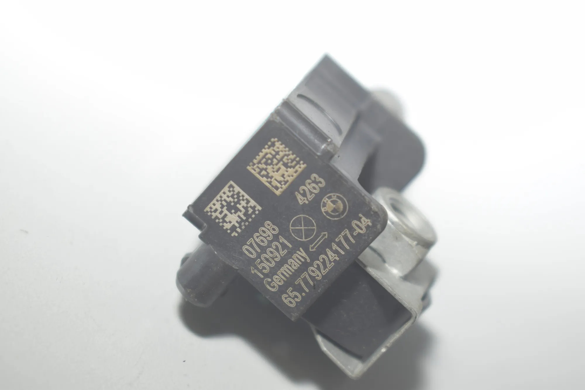 Front Left Impact Sensor – OEM 9224177 · BMW 5 Touring (F11) 530 d 2015 – 5