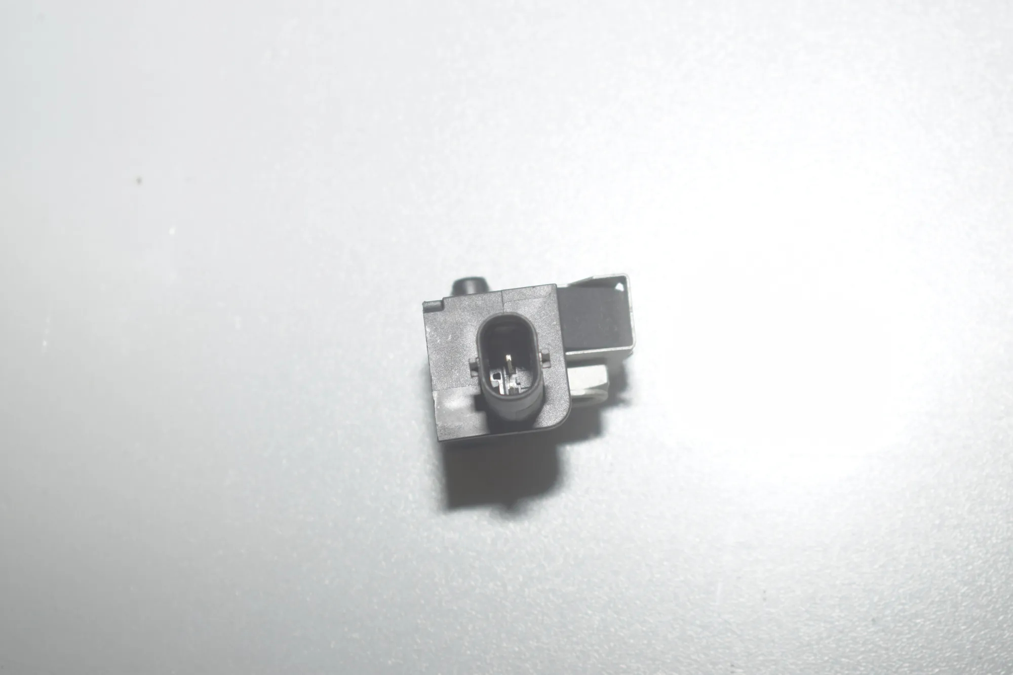 Front Left Impact Sensor – OEM 9224177 · BMW 5 Touring (F11) 530 d 2015 – 3