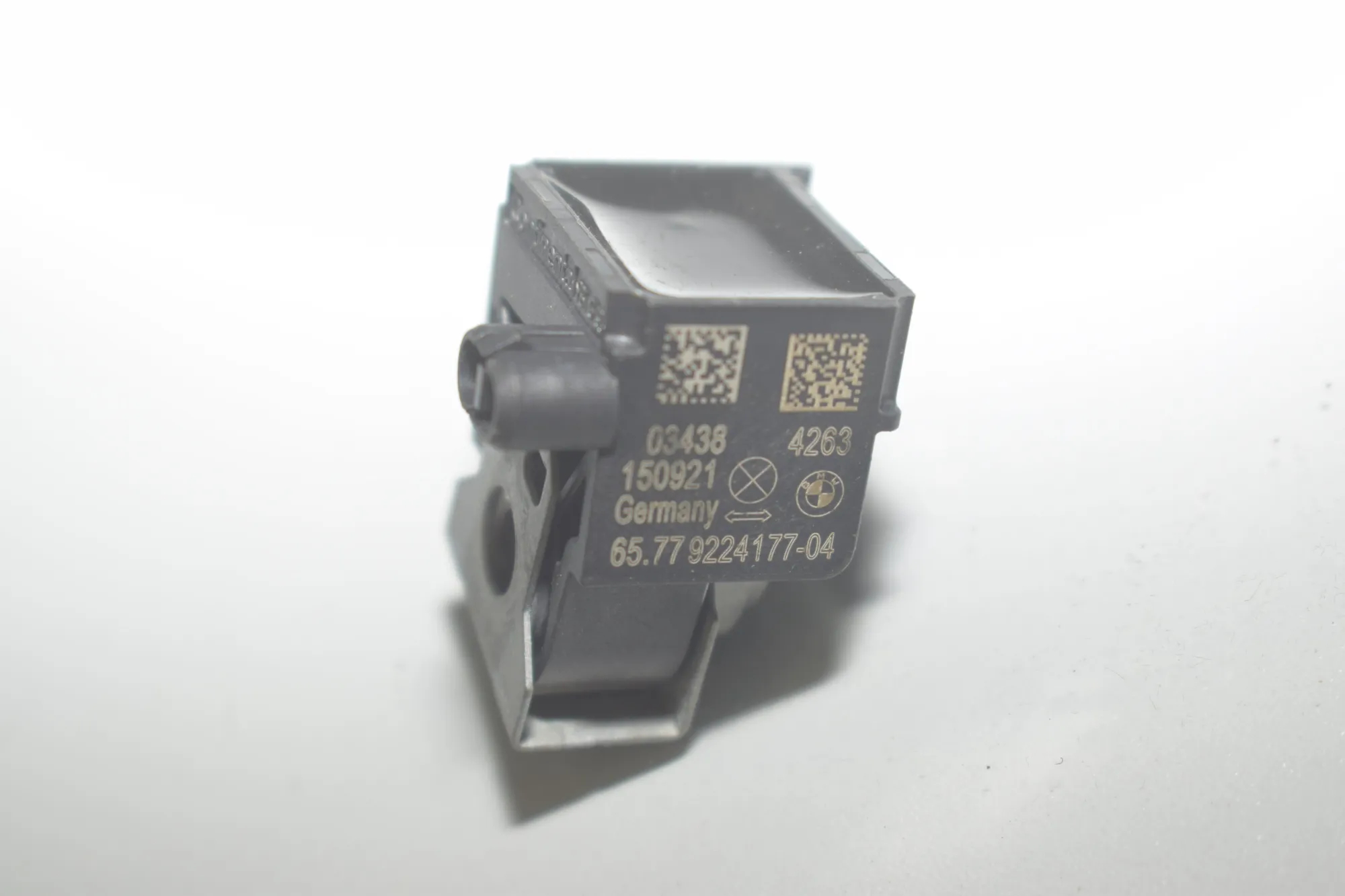 Front Right Impact Sensor – OEM 9224177 · BMW 5 Touring (F11) 530 d 2015 – 5