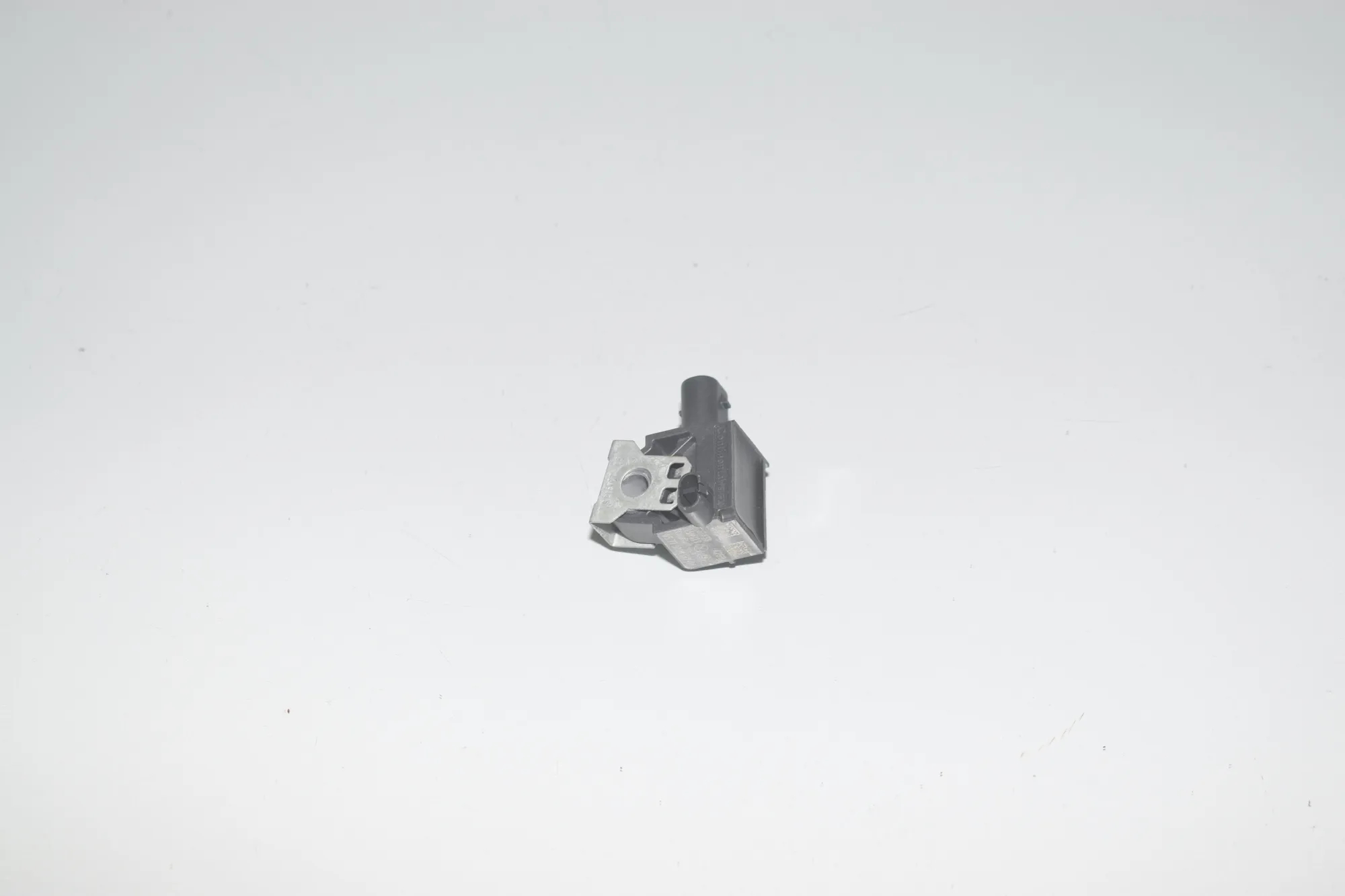 Front Right Impact Sensor – OEM 9224177 · BMW 5 Touring (F11) 530 d 2015