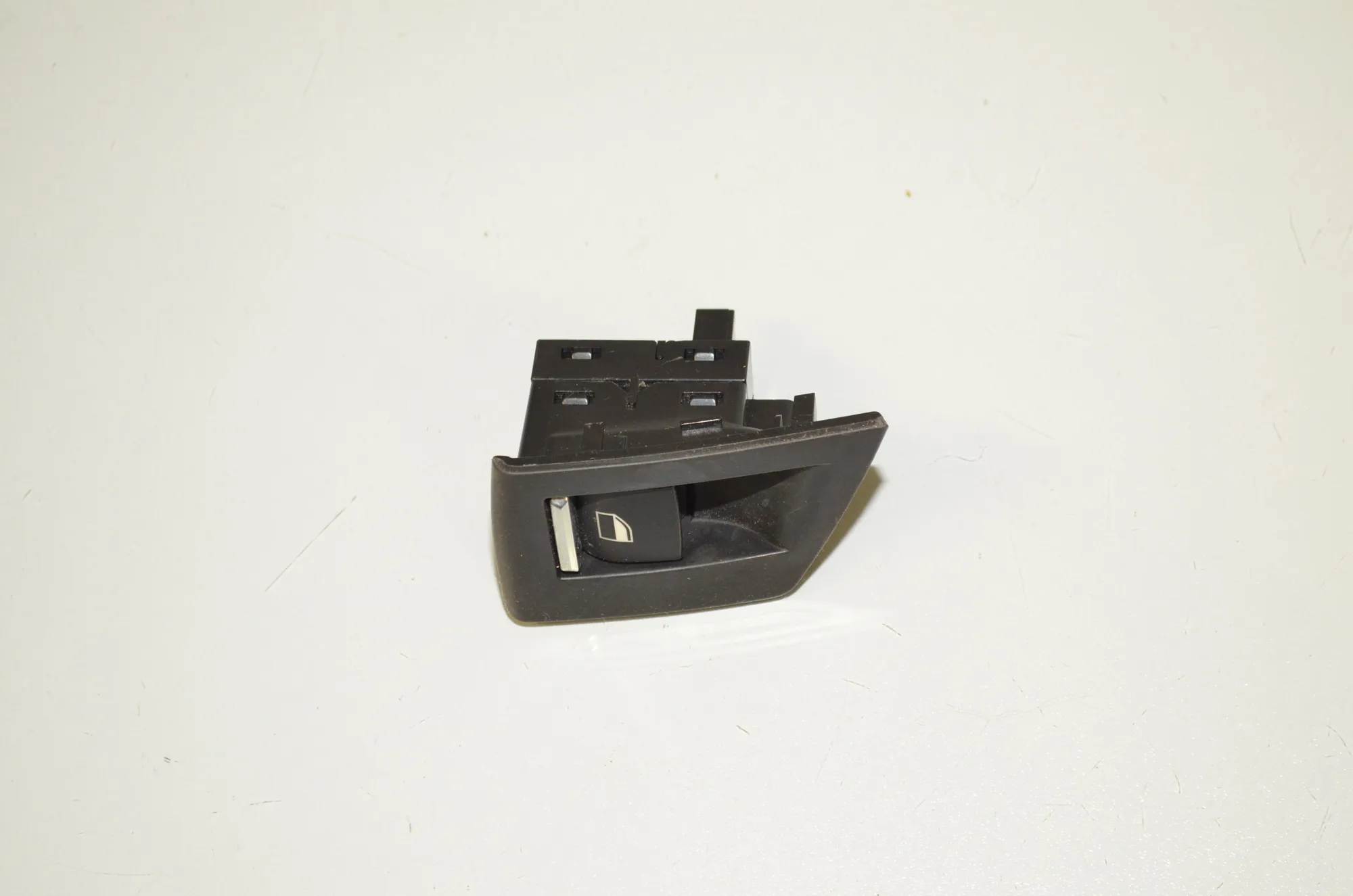 Rear Right Door Window Switch – OEM 9163527 · BMW 5 Touring (F11) 530 d xDrive 2011