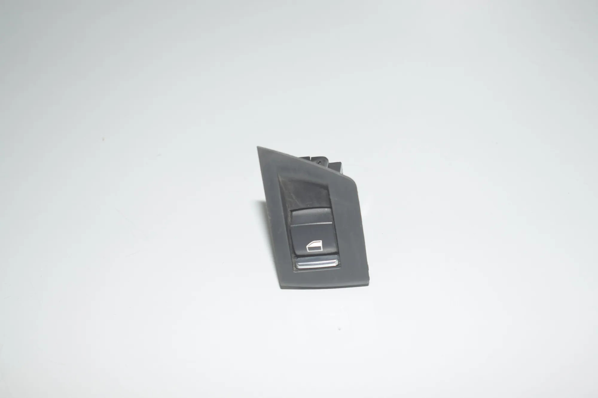 Rear Right Door Window Switch – OEM 9241949 · BMW 5 Touring (F11) 530 d 2015 – 2