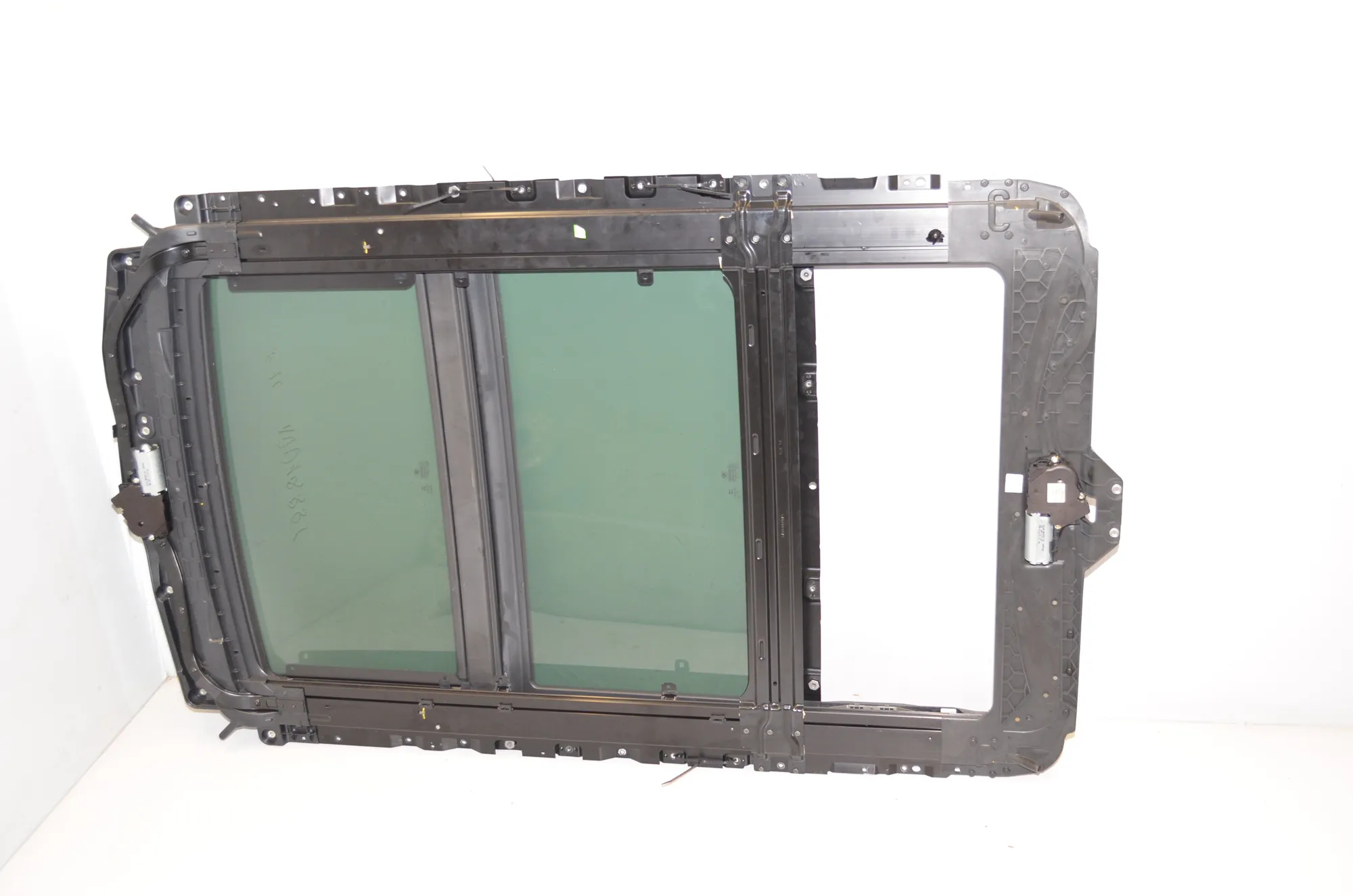 Sunroof – OEM 8038162 · BMW 5 Touring (F11) 530 d 2015 – 4