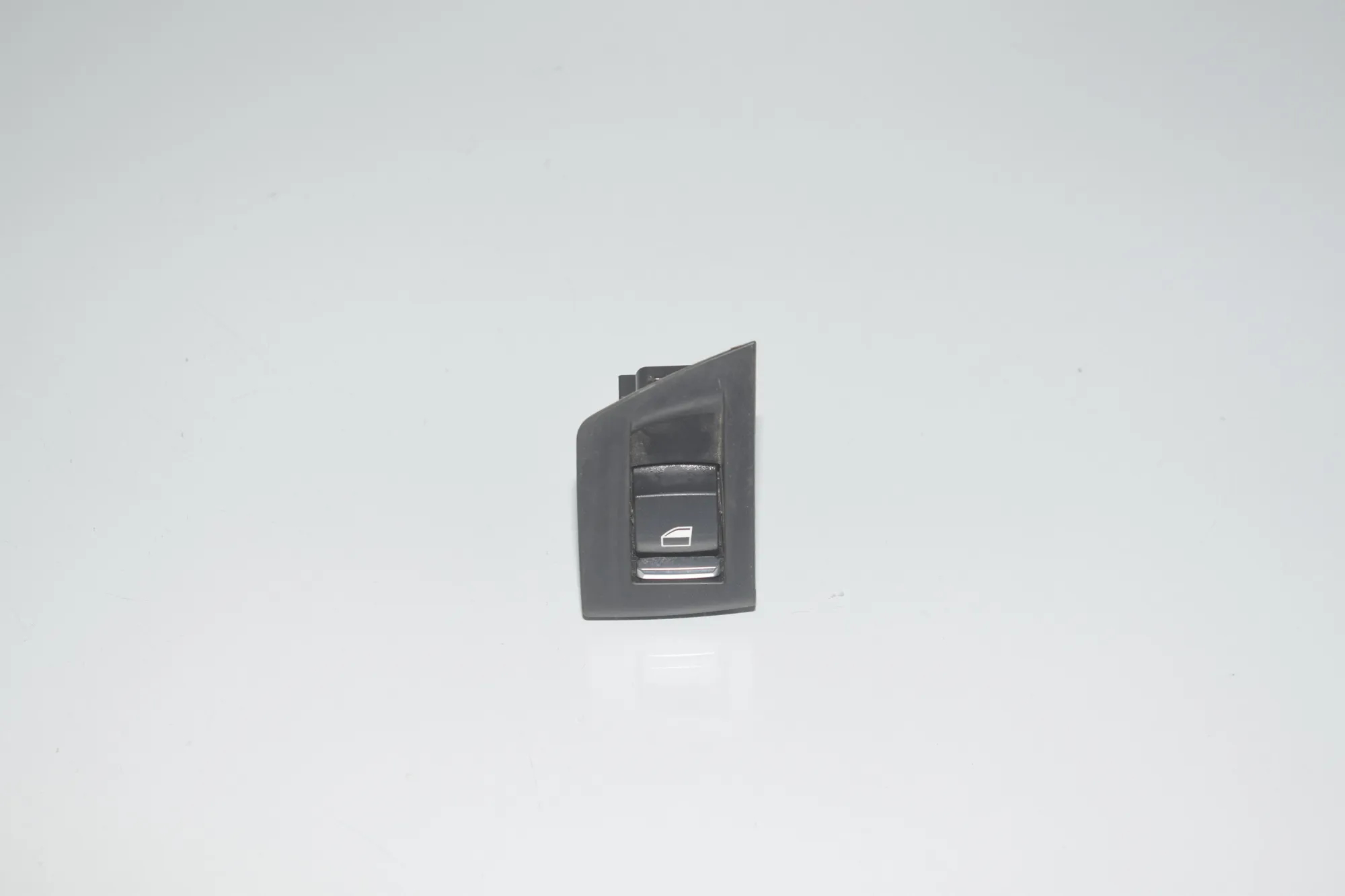 Rear Right Door Window Switch – OEM 9241949 · BMW 5 Touring (F11) 530 d 2015
