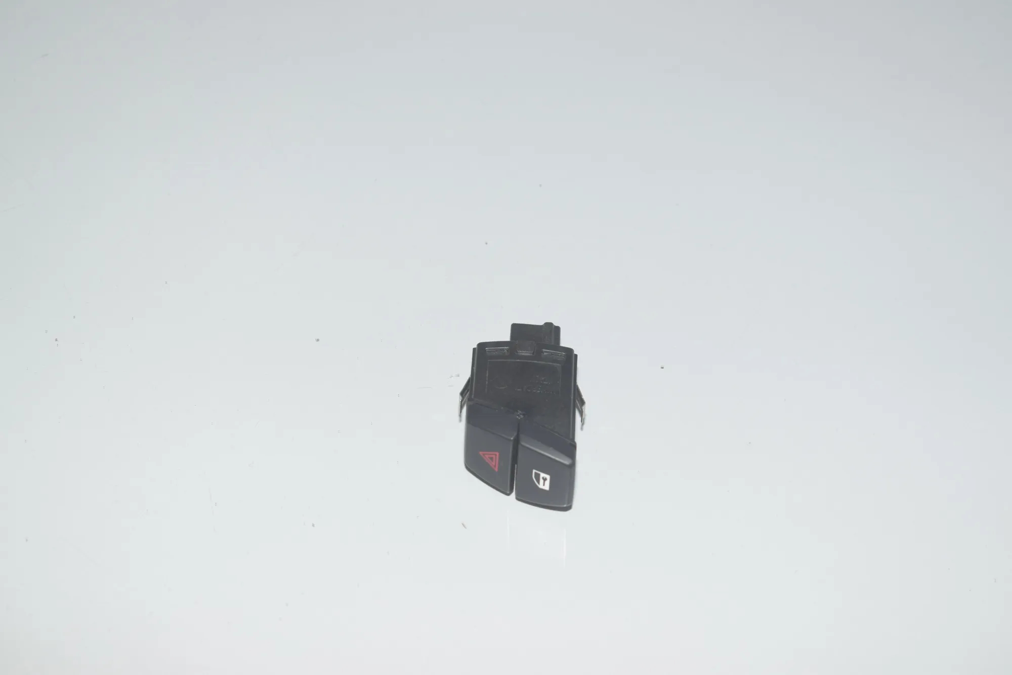 Hazard Button – OEM 9161896 · BMW 5 Touring (F11) 530 d 2015 – 4